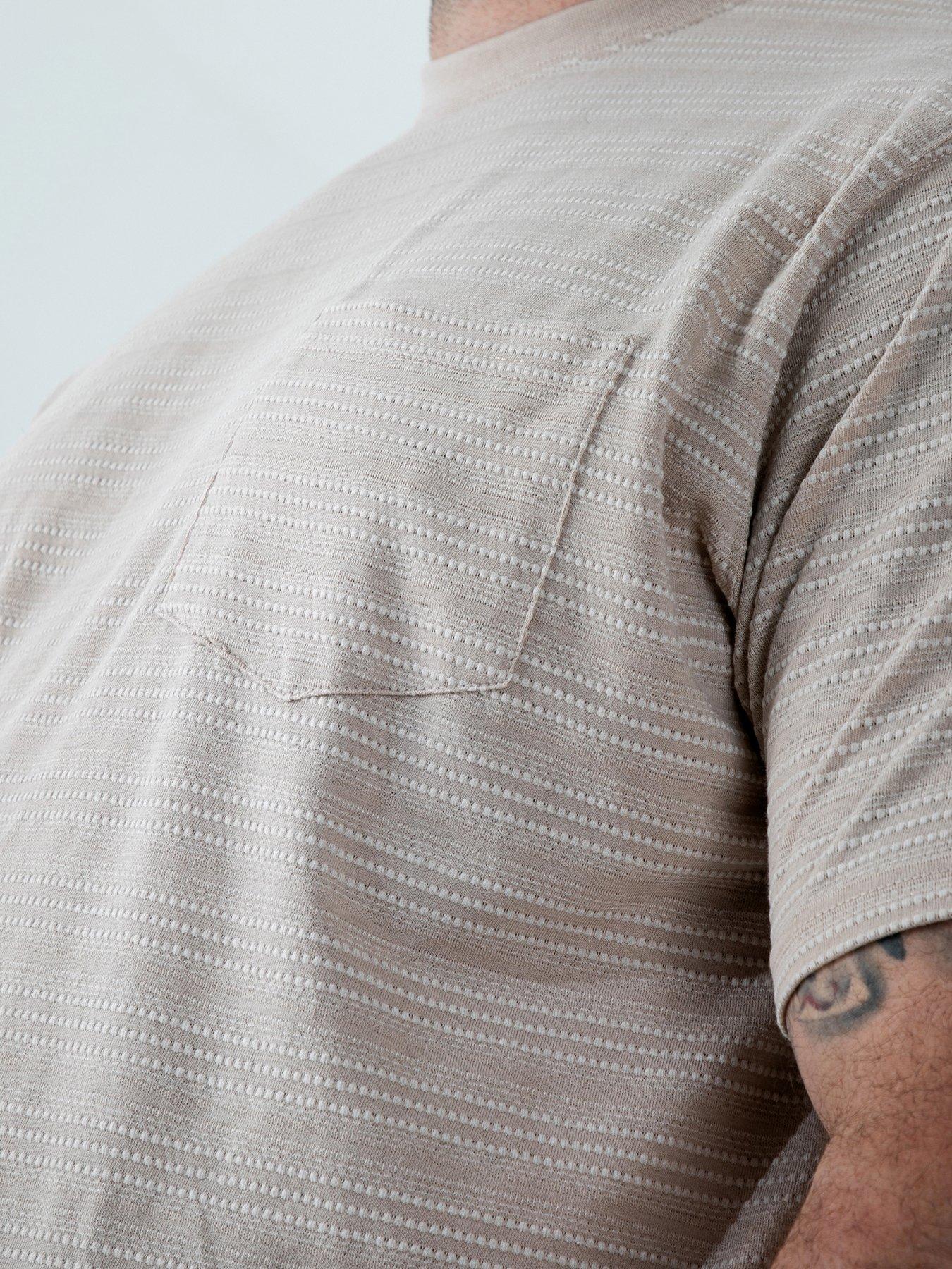 Image 4 of 6 of D555 Stone High Low Jacquard Crew Neck T-Shirt With Pocket - Beige