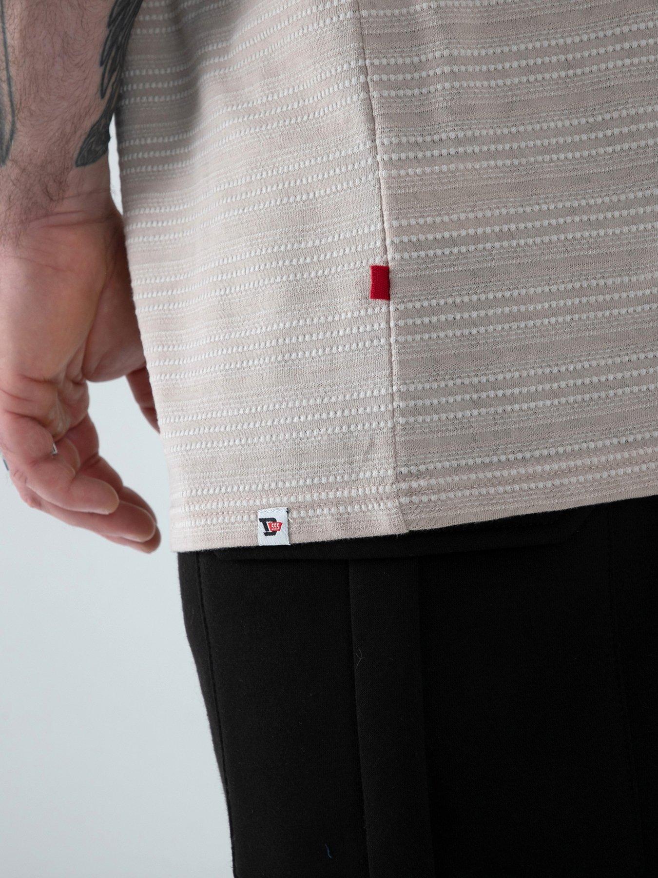 Image 5 of 6 of D555 Stone High Low Jacquard Crew Neck T-Shirt With Pocket - Beige