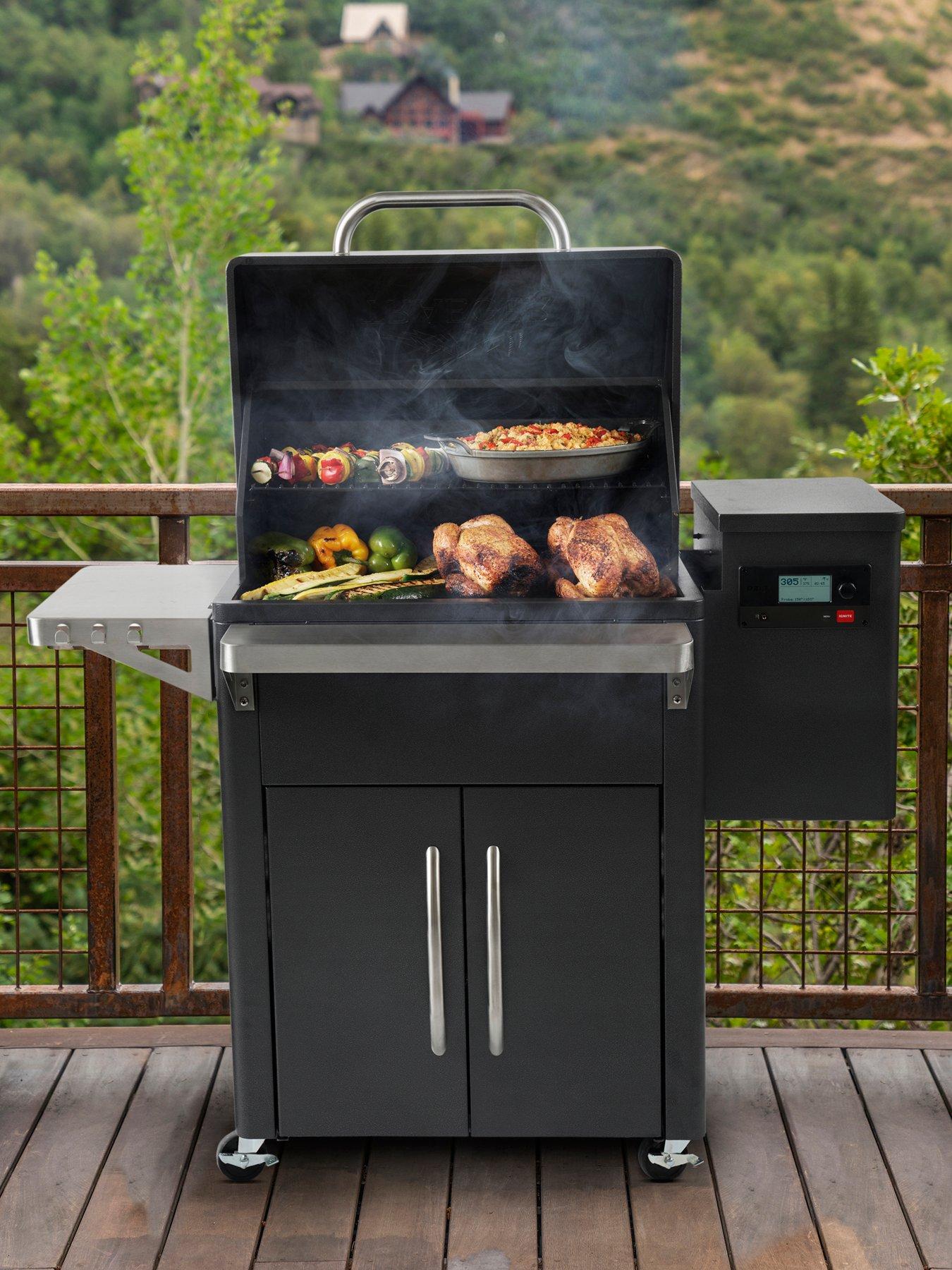 Image 1 of 7 of Traeger Silverton 620 Wood Pellet Grill BBQ