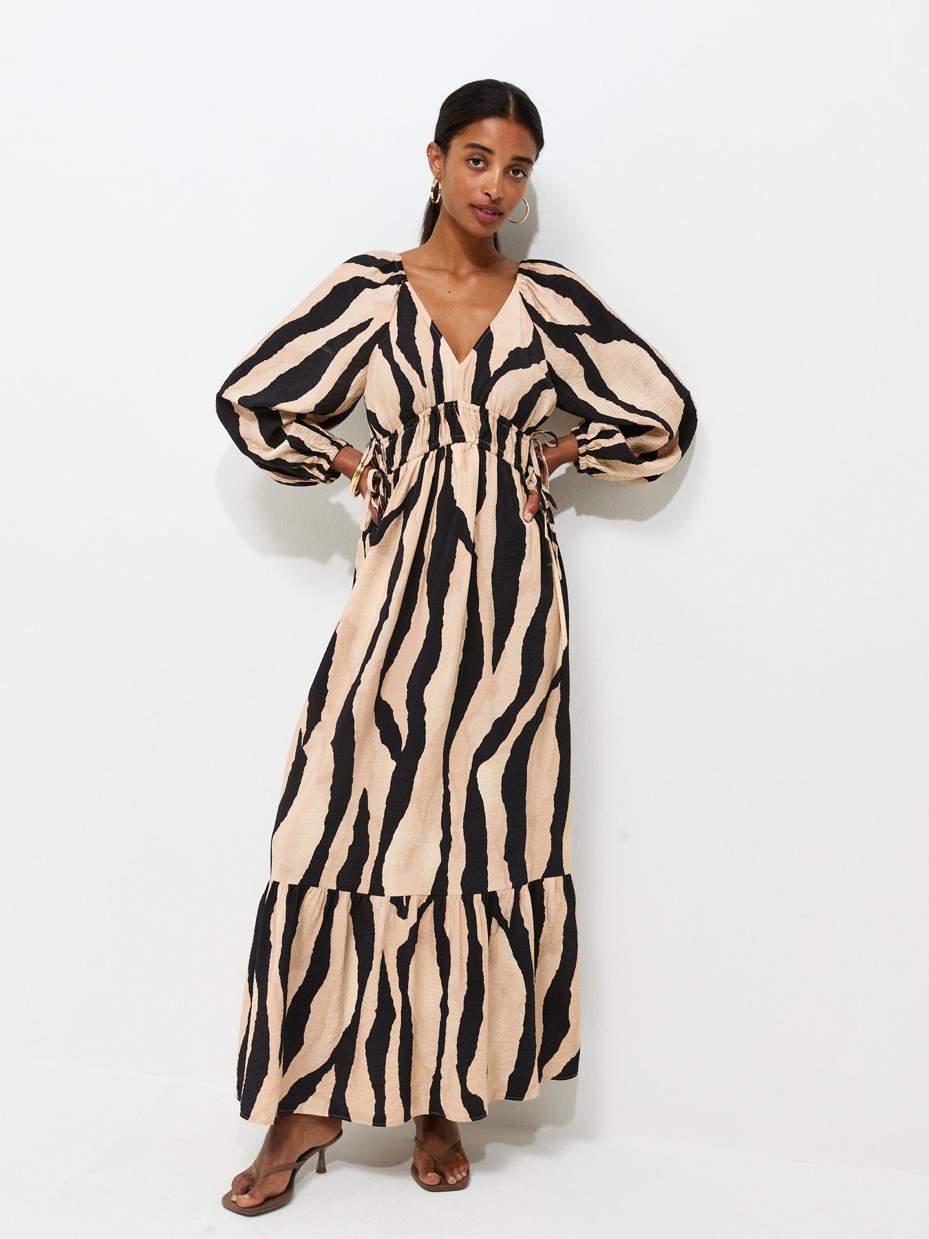 Image 3 of 6 of New Look Abstract Print V-Neck Maxi Dress - Brown