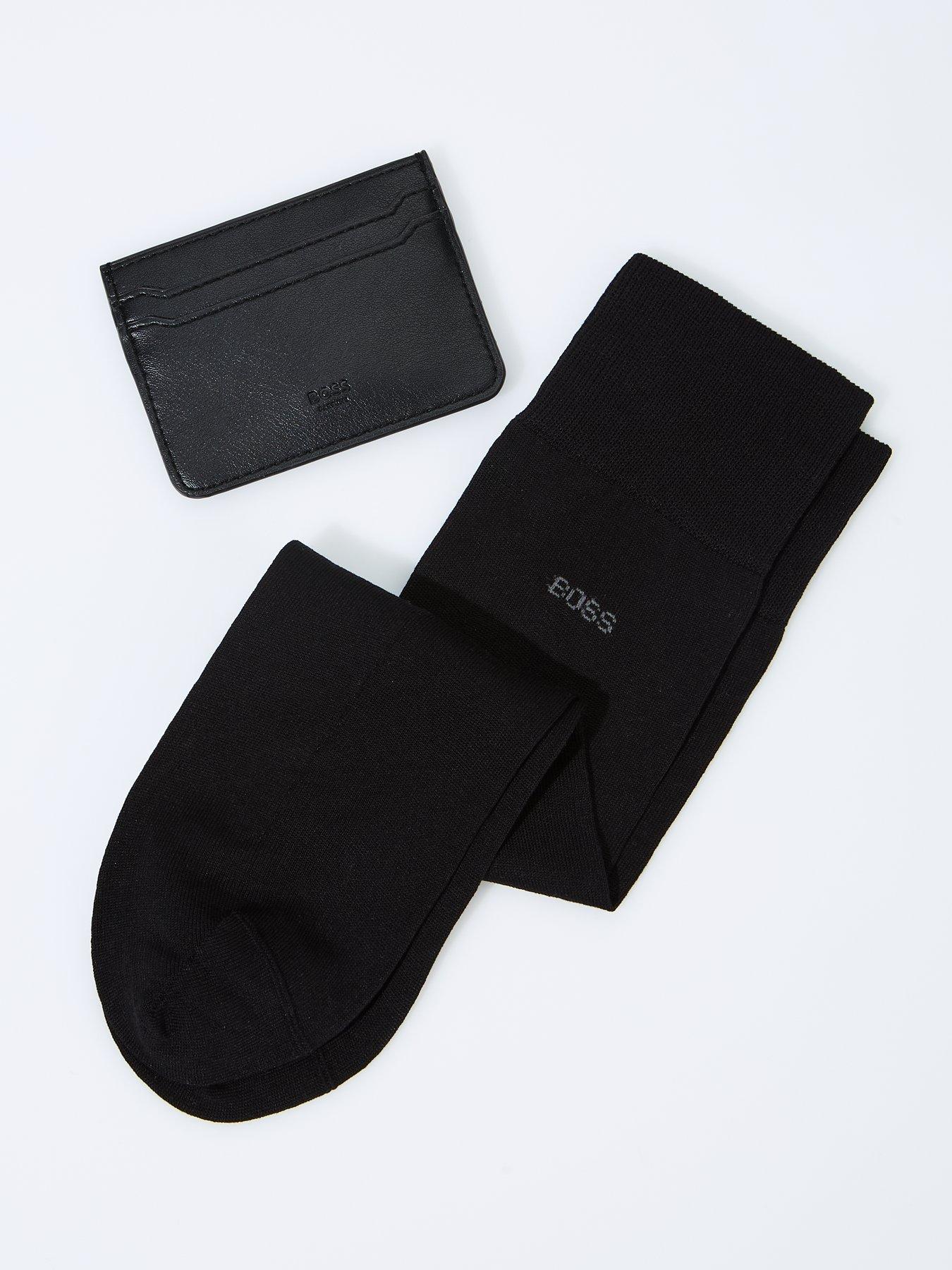 Image 4 of 6 of Men's Premium Fragrance, Grooming and Accessories Edit (Worth &pound;131)