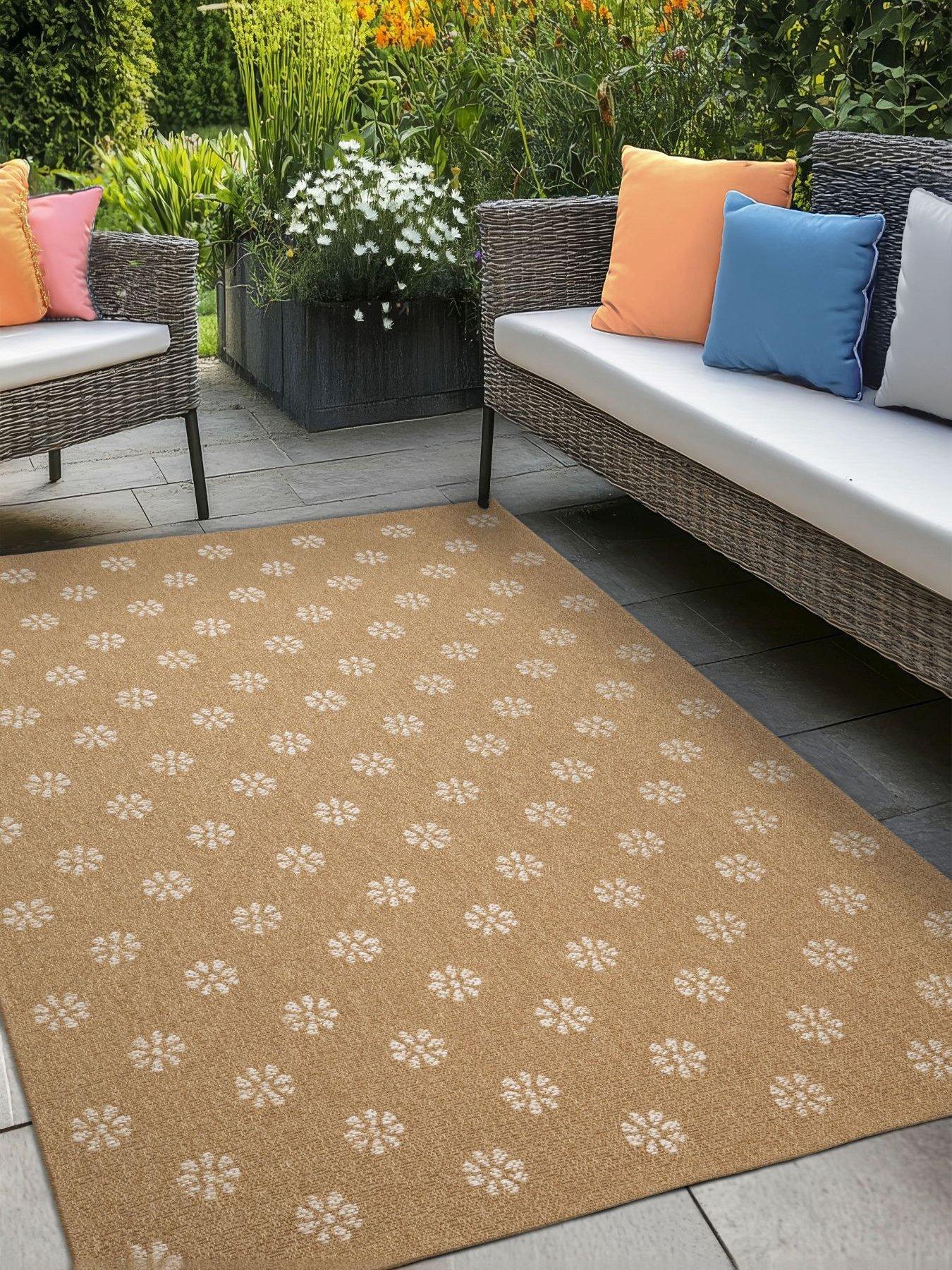 Image 1 of 4 of The Very Collection Arcade Daisy Indoor/Outdoor Rug