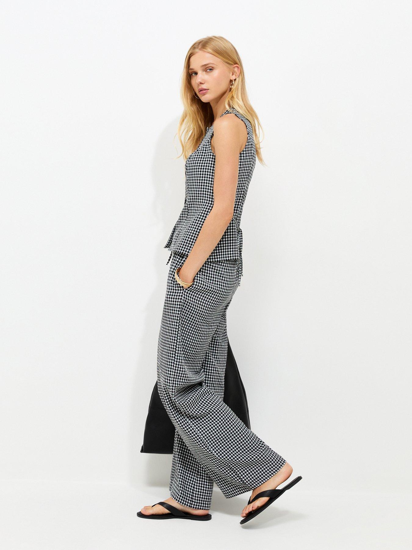 Image 3 of 5 of New Look Gingham Print Wide Leg Drawstring Trousers - Black