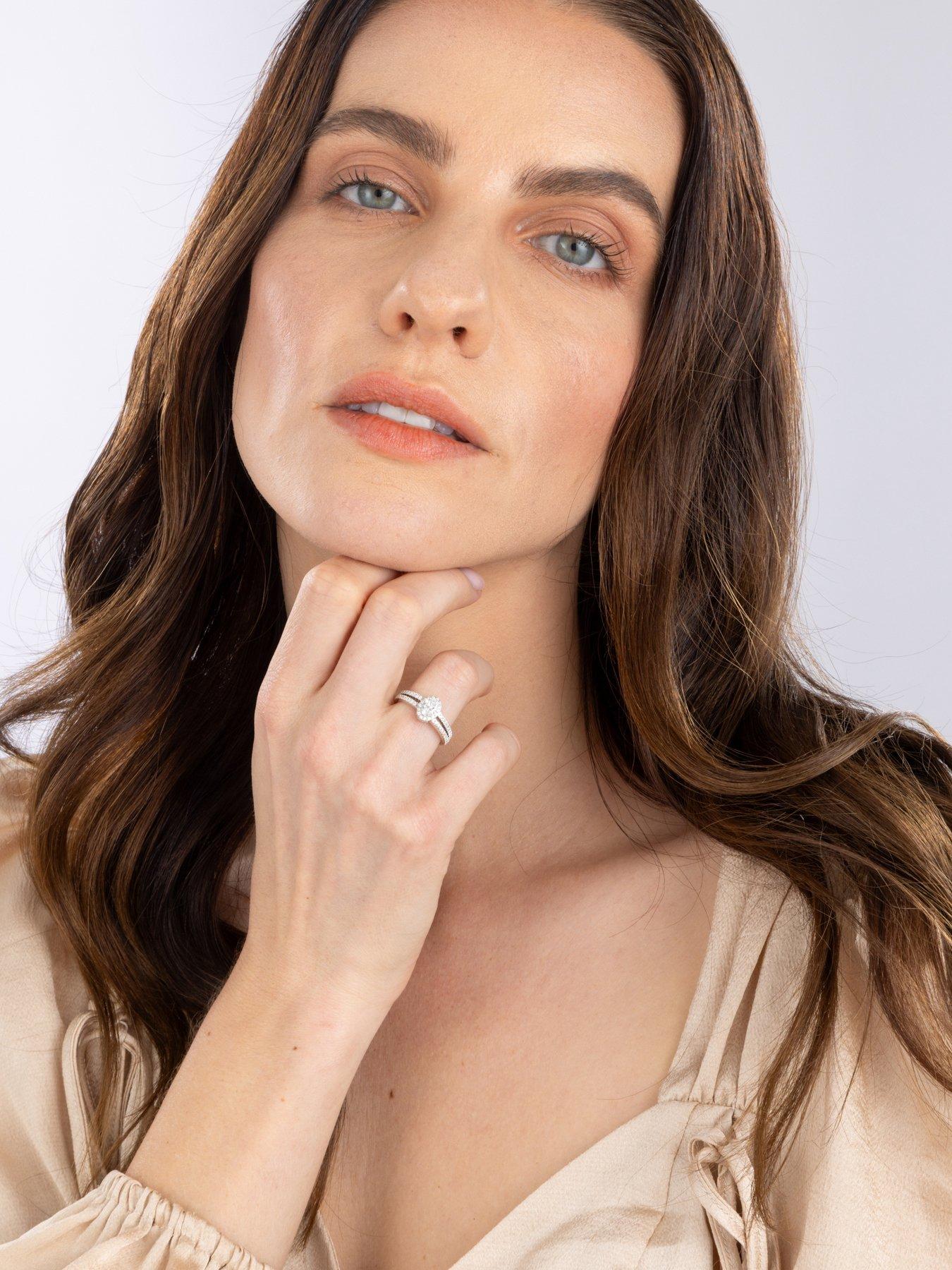 Image 4 of 5 of Love DIAMOND Lab-Grown Diamond Oval Cut Ring