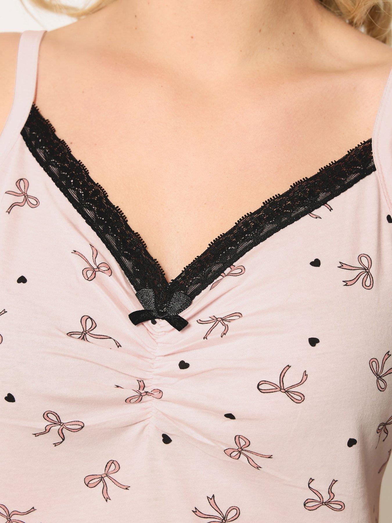 Image 4 of 4 of Yours Curve Bows And Hearts Cami Crop Pyjama Set - Pink