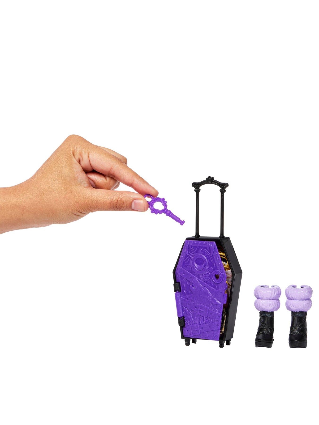 Image 6 of 6 of Monster High <p>Skulltimate Secrets Clawdeen Wolf Cabin Slay-cation Doll</p>