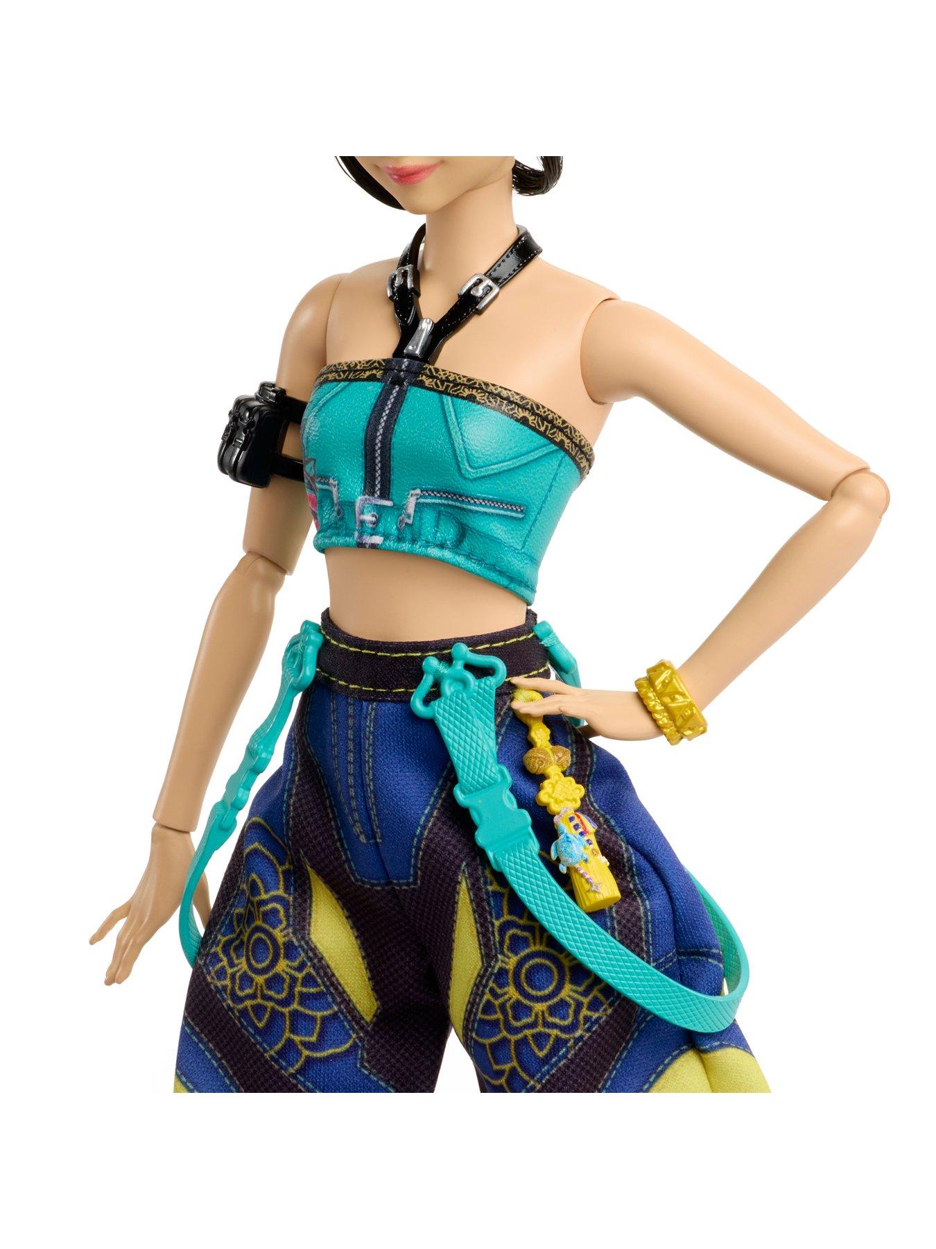 Image 5 of 7 of K-Pop Demon Hunters <p>HUNTR/X Zoey How It's Done Fashion Doll with Spirit Blades Accessory</p>