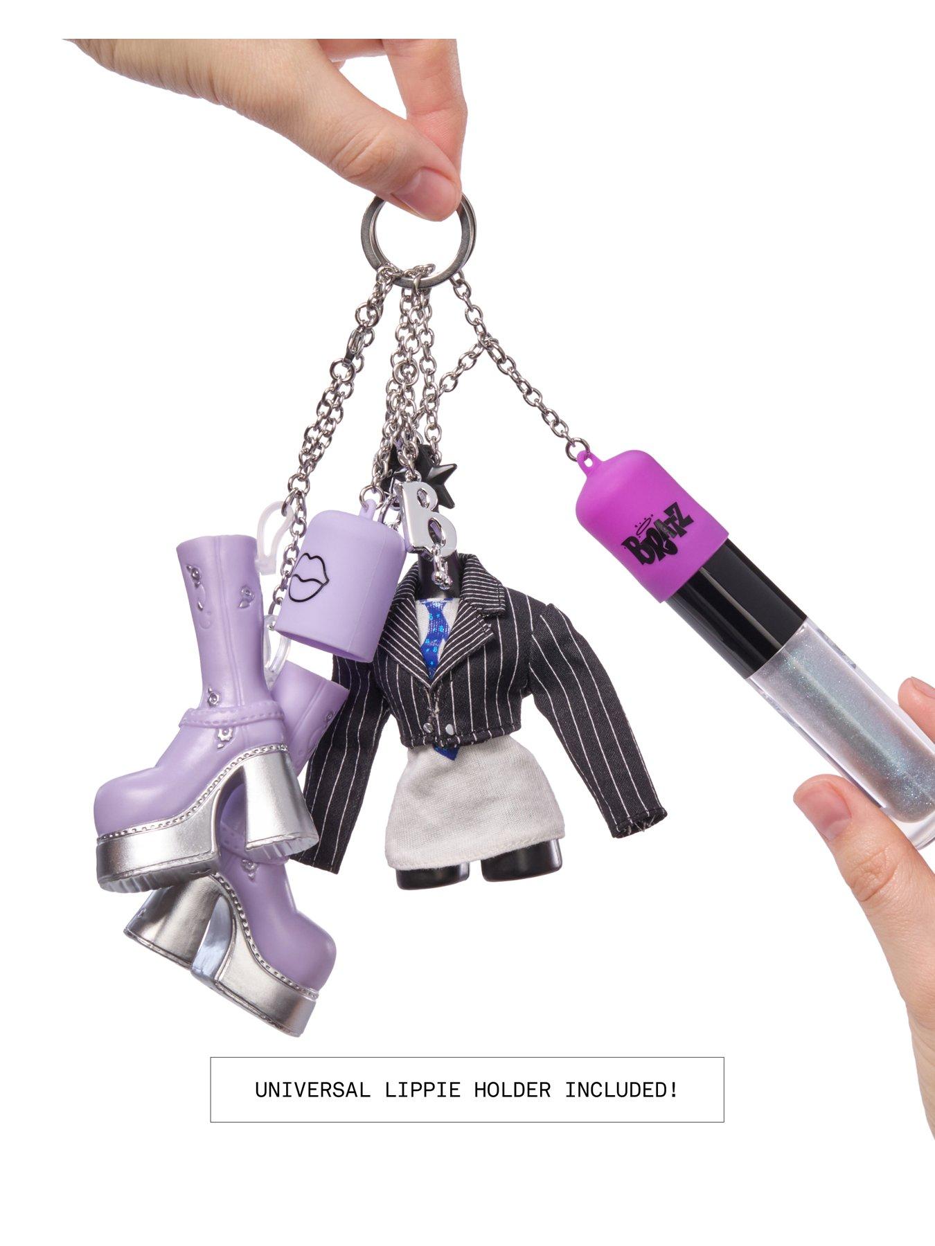 Image 3 of 7 of Bratz All Dolled Up Fashion And Makeup Pack Doll Accessory Set