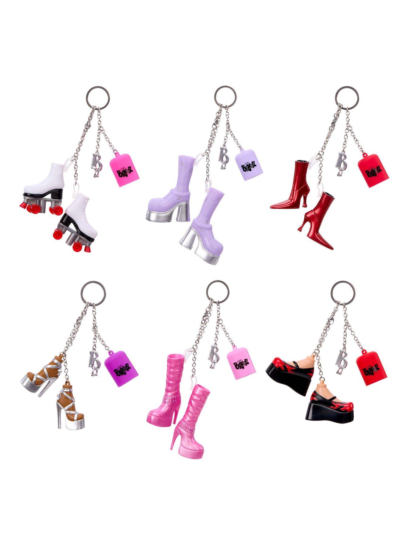 Image 5 of 7 of Bratz All Dolled Up Fashion And Makeup Pack Doll Accessory Set