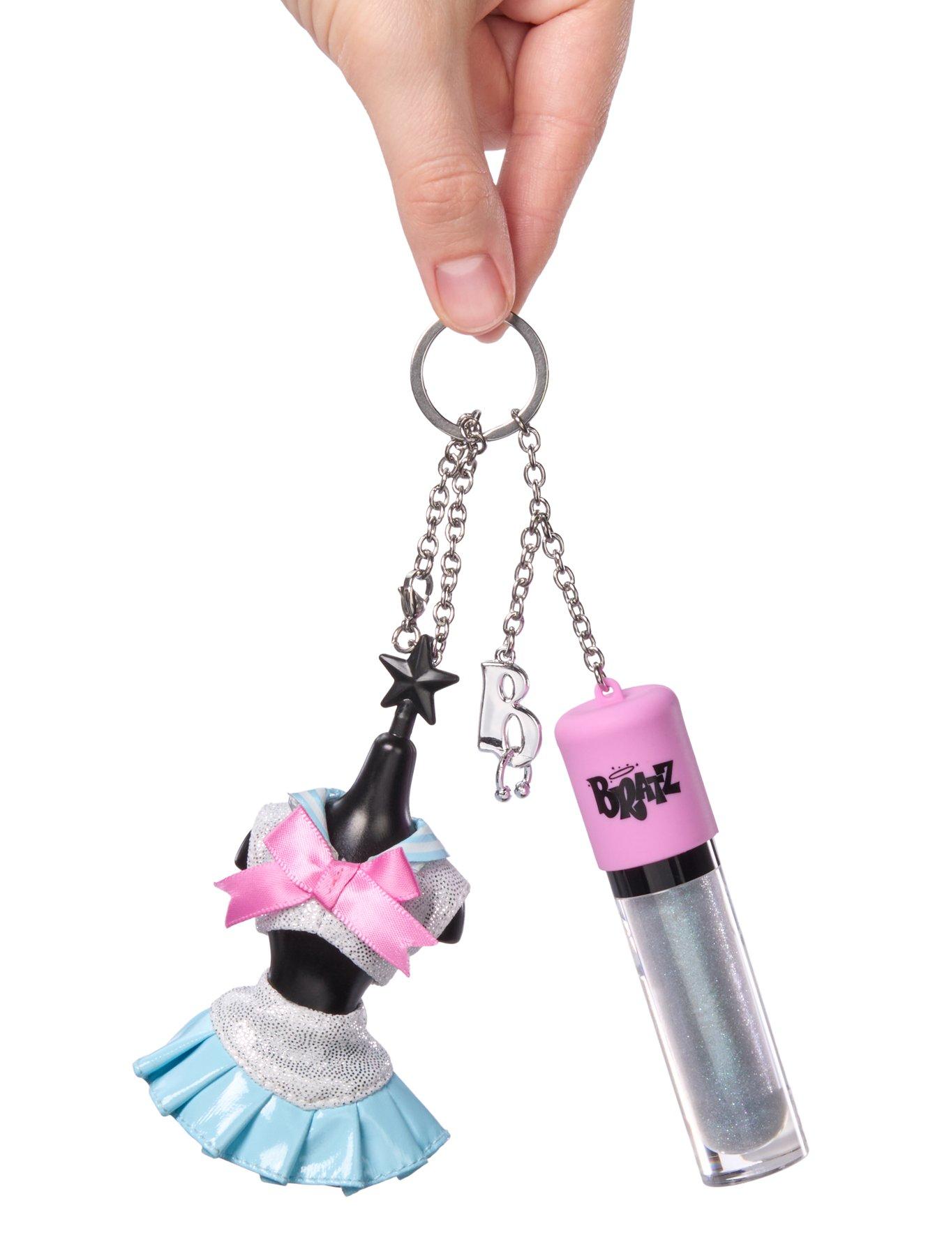 Image 7 of 7 of Bratz All Dolled Up Fashion And Makeup Pack Doll Accessory Set