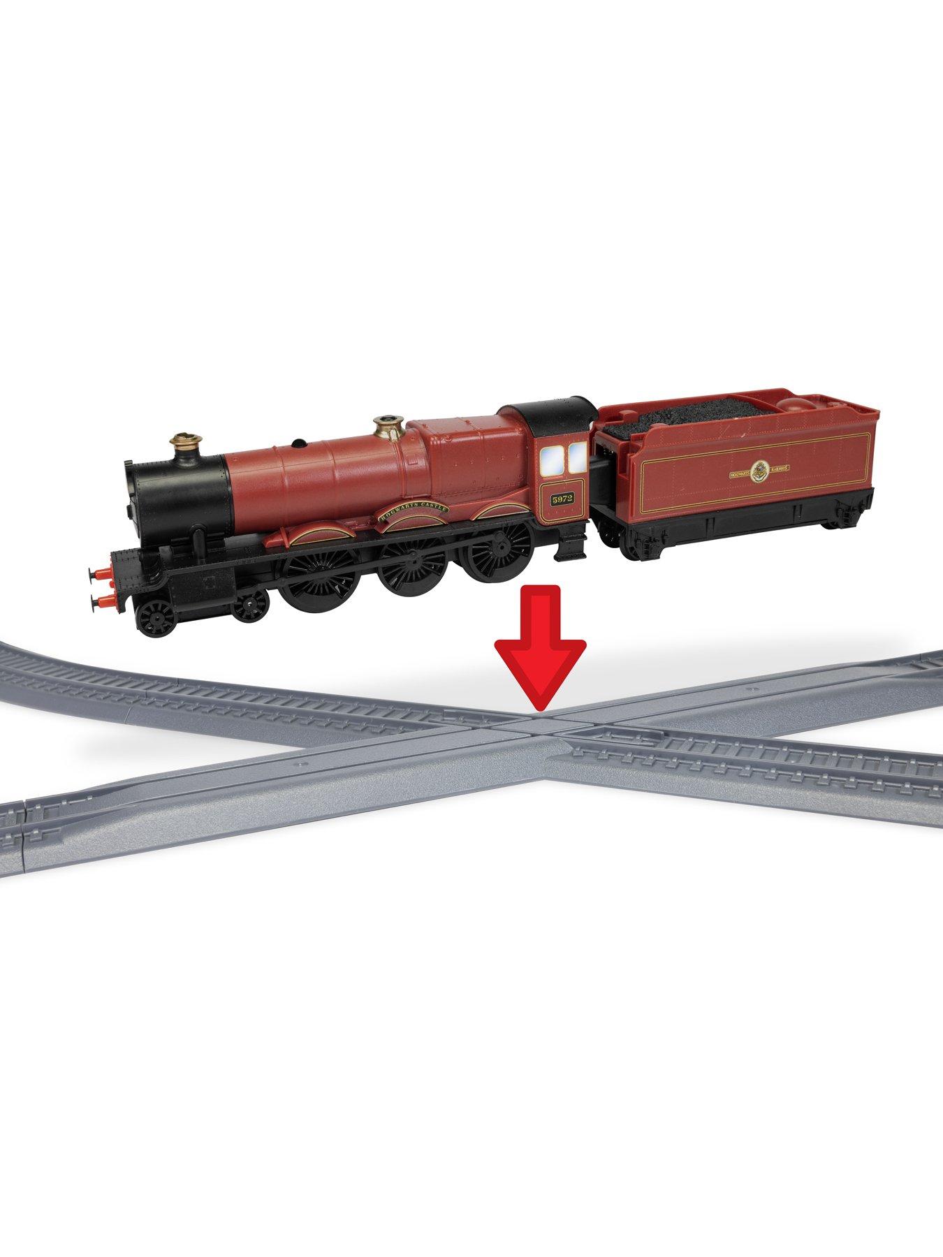 Image 4 of 7 of Hornby Harry Potter Steam And Light Hogwarts Express Train Set