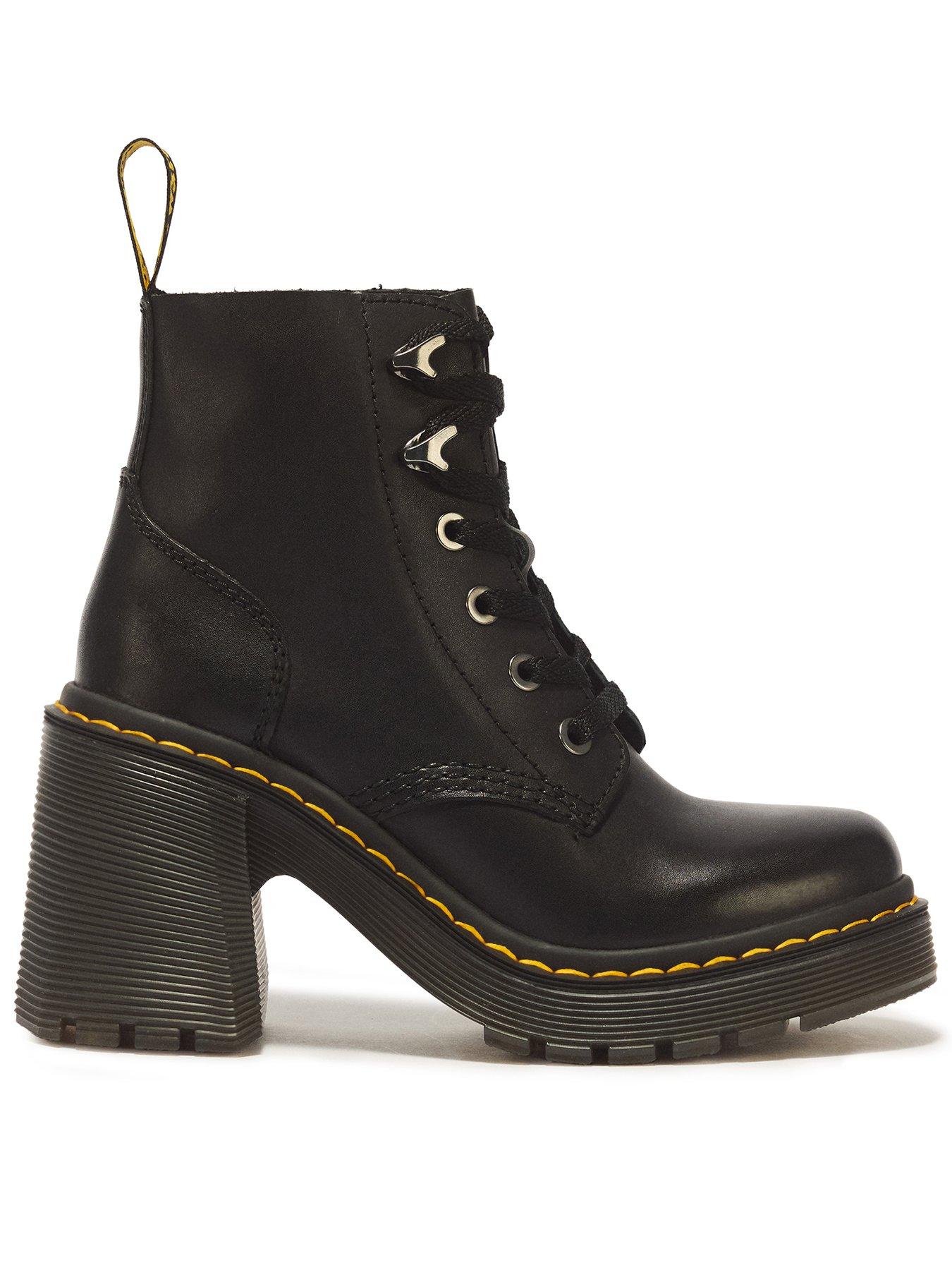 Dr Martens Jesy 6 Eye Boot