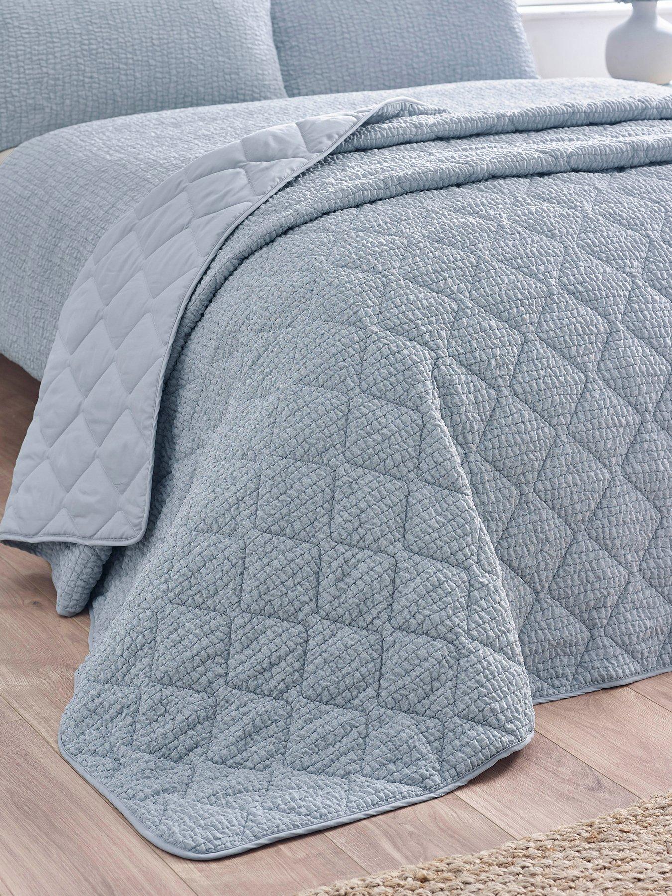 Catherine Lansfield Unisex White 'Crinkle Seersucker Texture' Bedspread In - Image 9