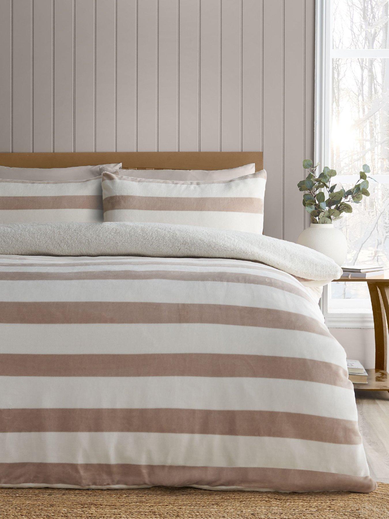 Catherine Lansfield Cosy Sherpa Stripe Duvet Cover Set in Natural | Size: King - Image 8