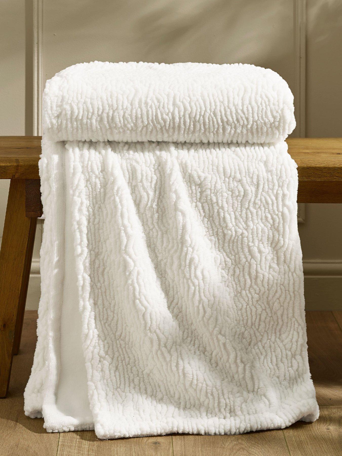 Catherine Lansfield Textured Wave Soft And Cosy Faux Fur Sherpa Throw - Image 6
