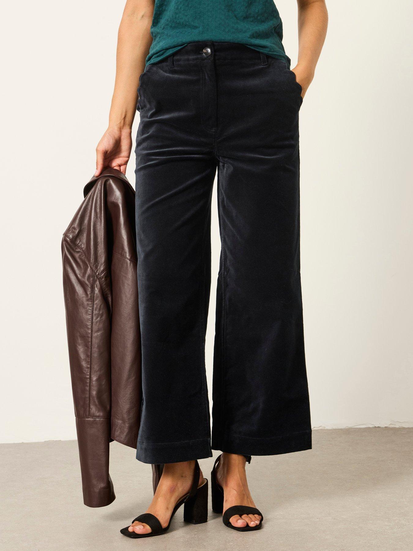 Image 4 of 6 of FatFace Hove Velvet Black