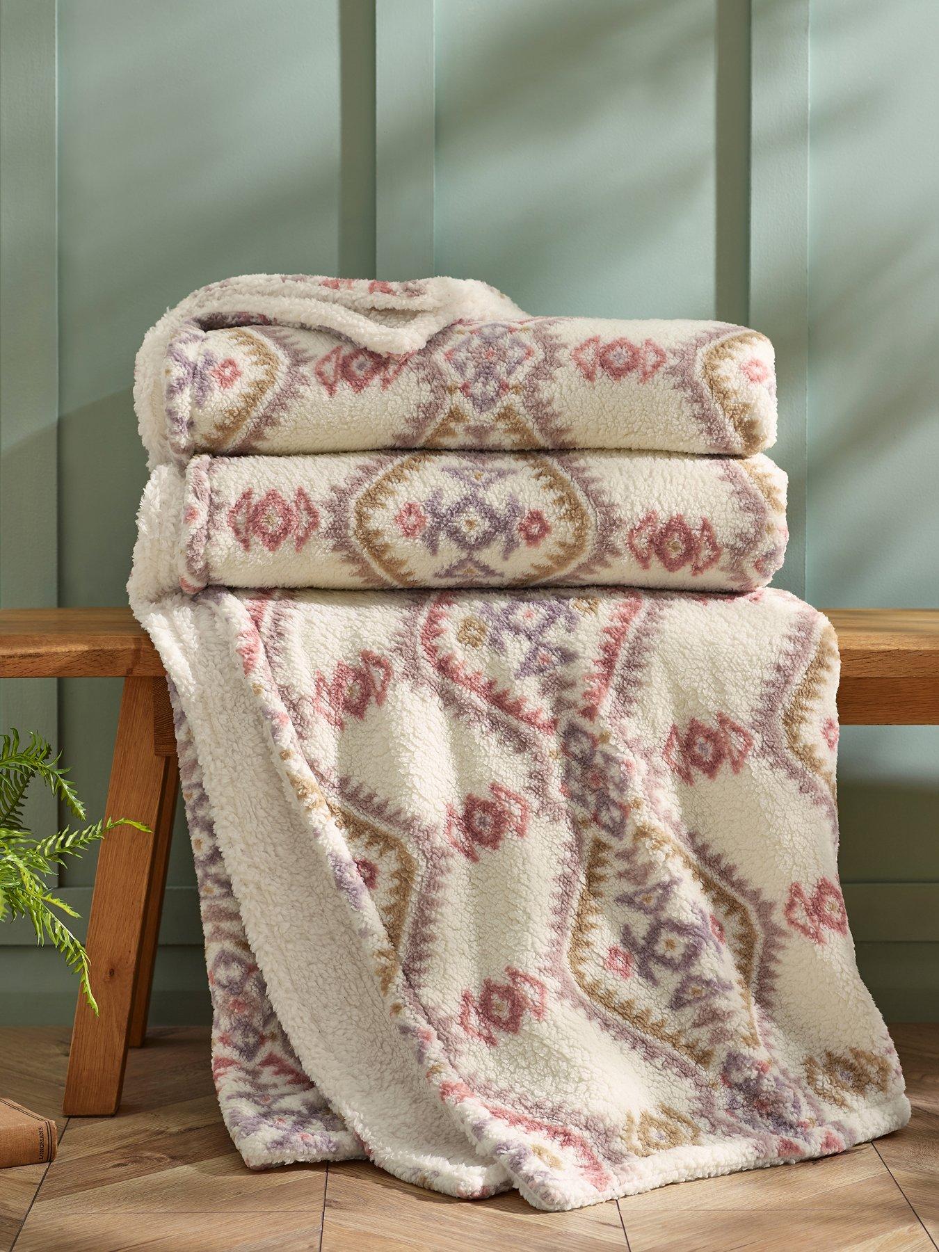 Catherine Lansfield Unisex Natural Tribal Geo Fleece Cosy Sherpa Reverse 200X240cm Blanket Throw In | Size: 200 Cm X 240 Cm - Image 2