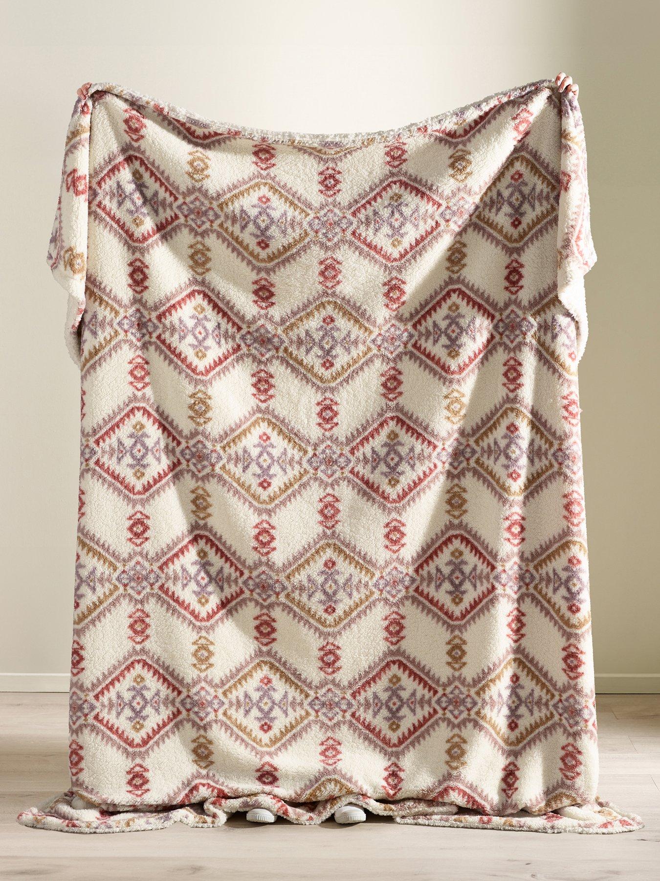 Image 4 of 4 of Catherine Lansfield Navajo Fleece Cosy Sherpa Extra Large Throw Natural