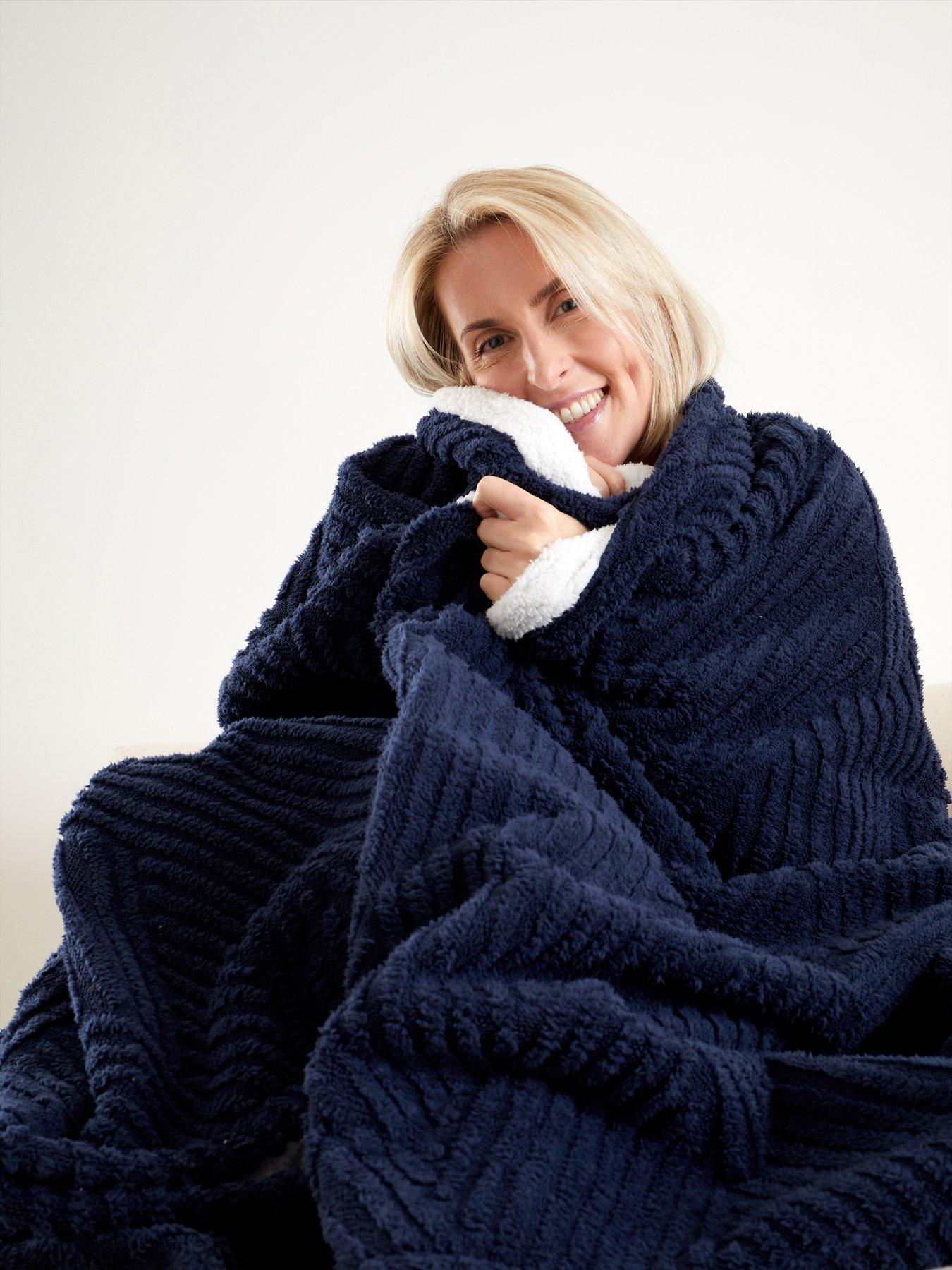 Image 4 of 5 of Catherine Lansfield Super Thermal Warm and Cosy Large Throw 200x220cm