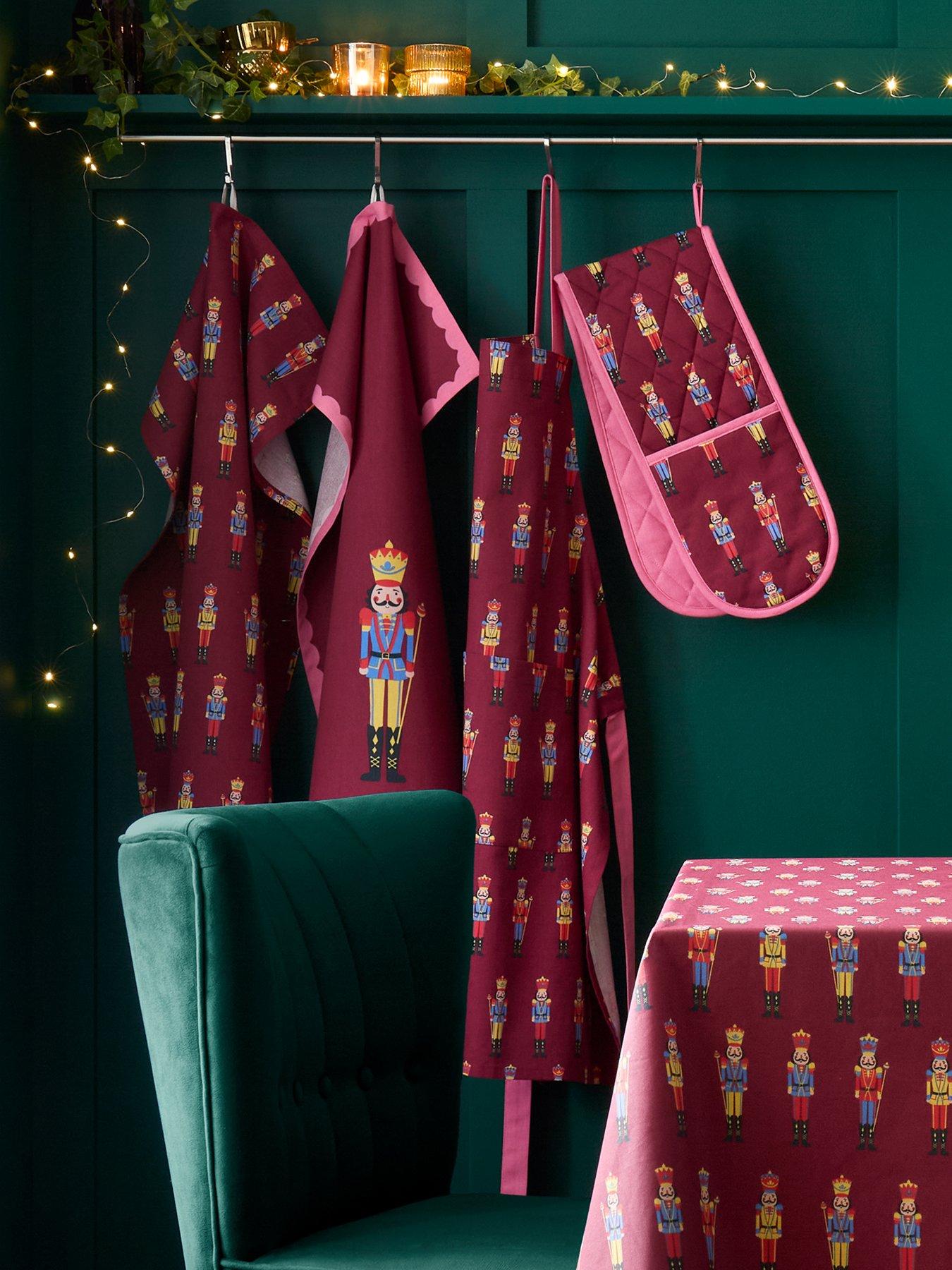 Image 2 of 2 of Catherine Lansfield 100% Cotton Christmas Nutcracker Apron