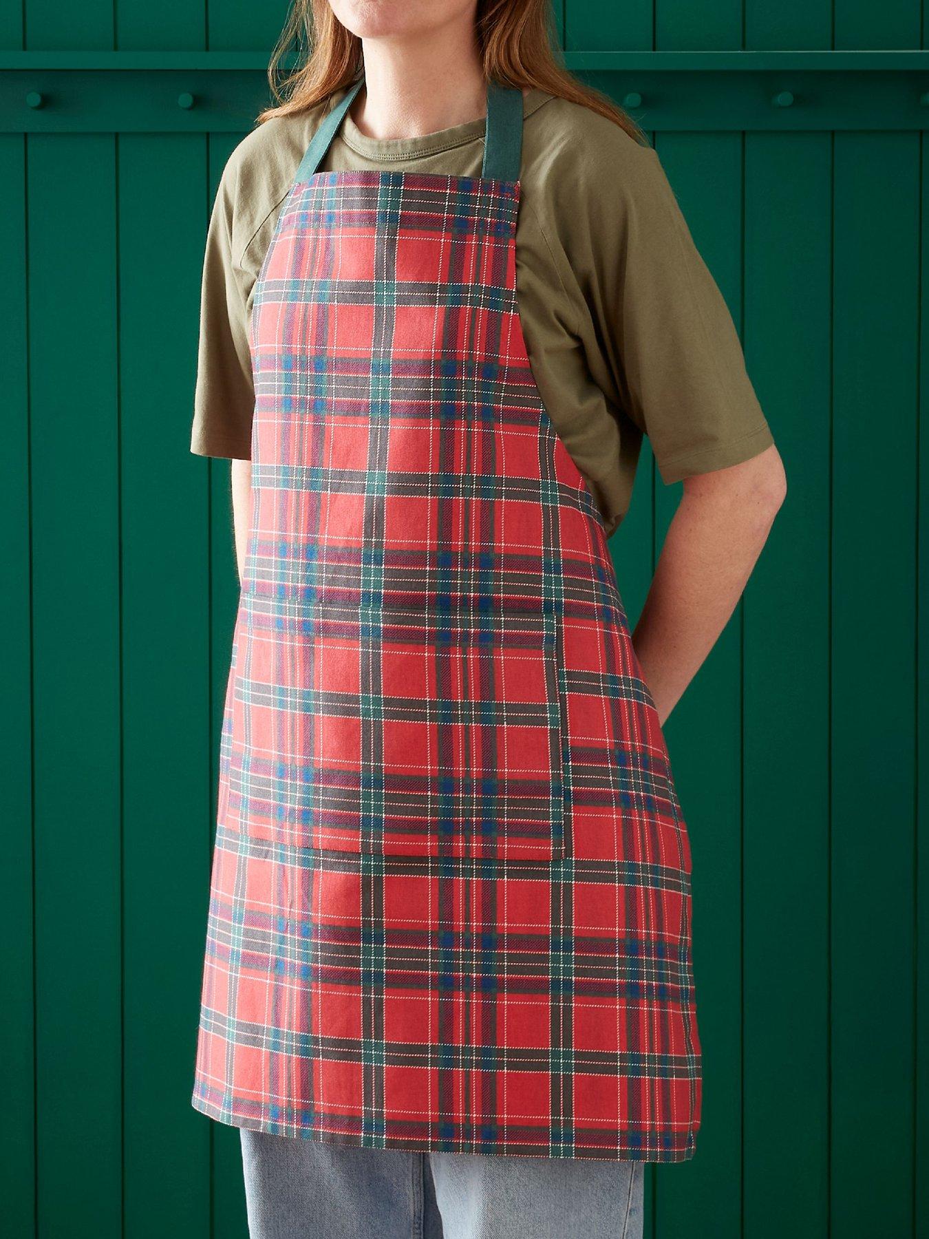 Catherine Lansfield 100% Cotton Christmas Tartan Check Apron