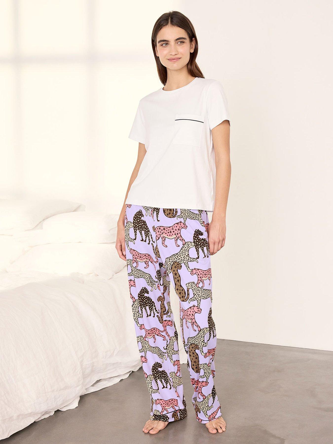 Image 3 of 6 of CHELSEA PEERS Chelsea Peers&nbsp;Cotton Starry Leopard Print Long Pyjama Set - Lilac