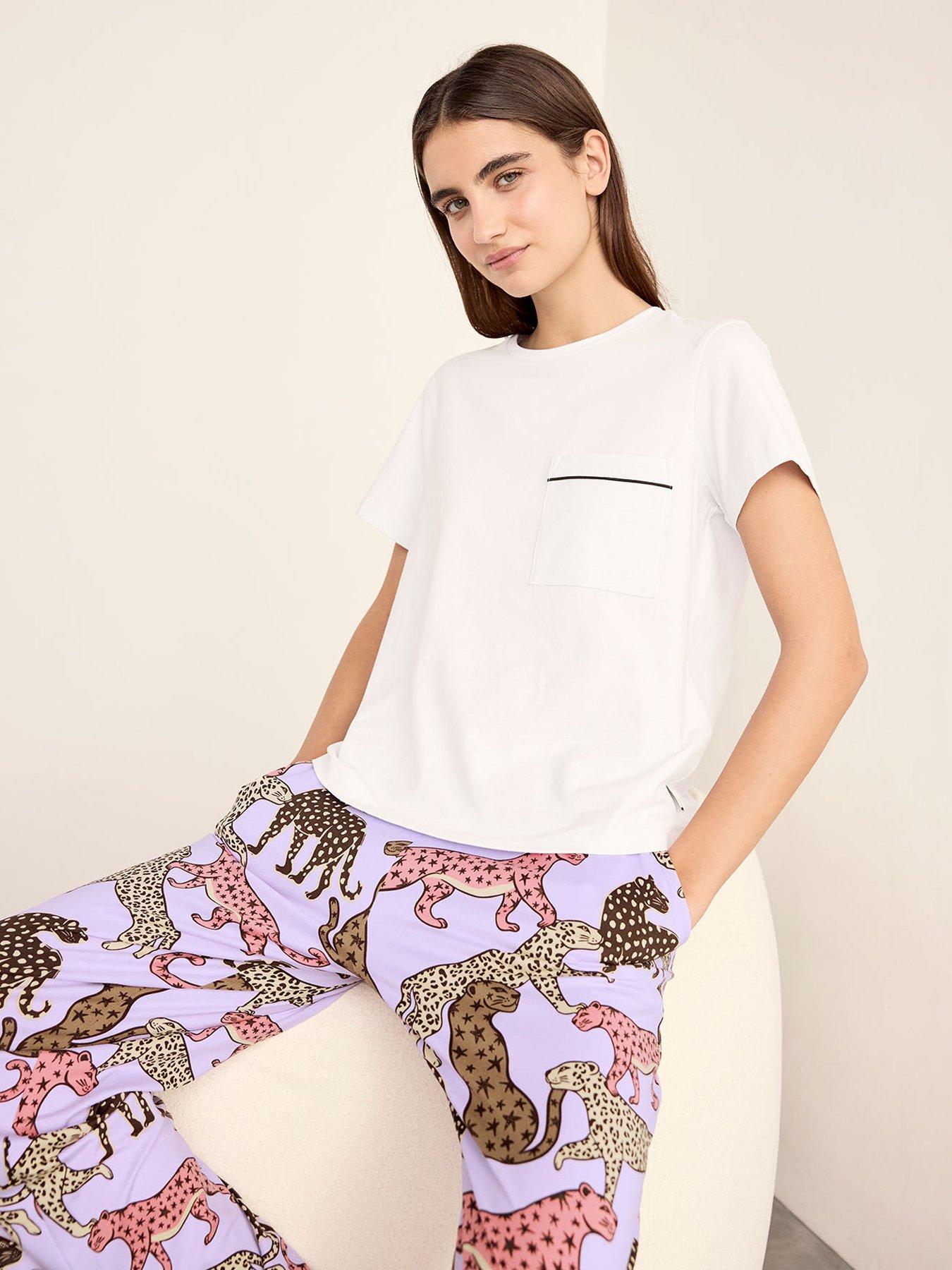 Image 4 of 6 of CHELSEA PEERS Chelsea Peers&nbsp;Cotton Starry Leopard Print Long Pyjama Set - Lilac