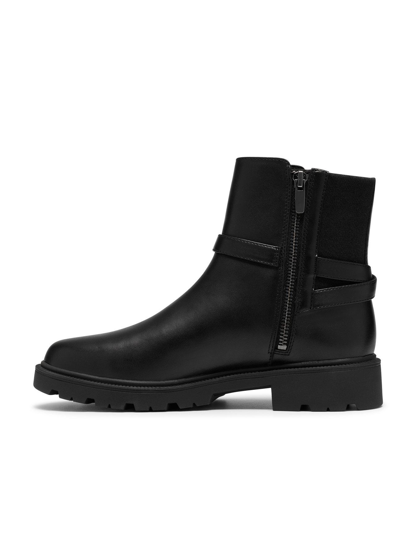 Image 6 of 6 of Clarks Code L Bay Mid Boot - Black