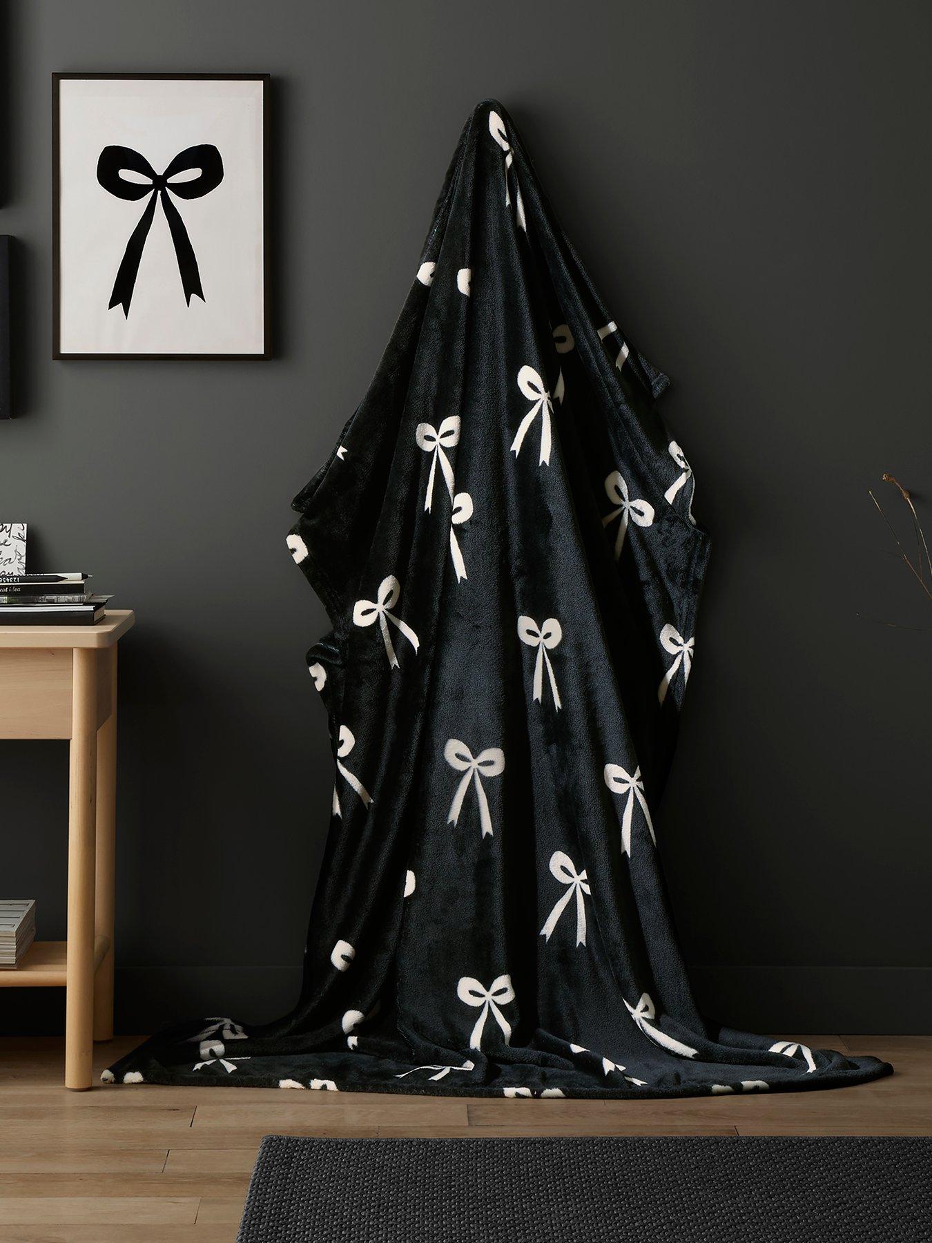 Fusion Unisex Black 'Bows' Super Soft Fleece Throw In | Size: 120 Cm X 150 Cm - Image 7