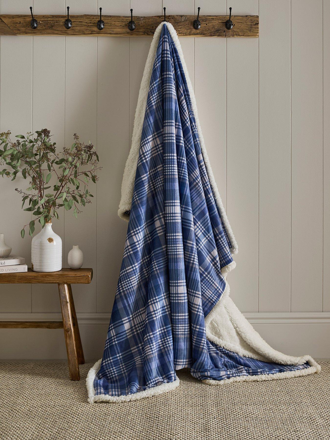 B&Q - Bennet Check Navy Fleece & Sherpa Reverse Throw - Image 5