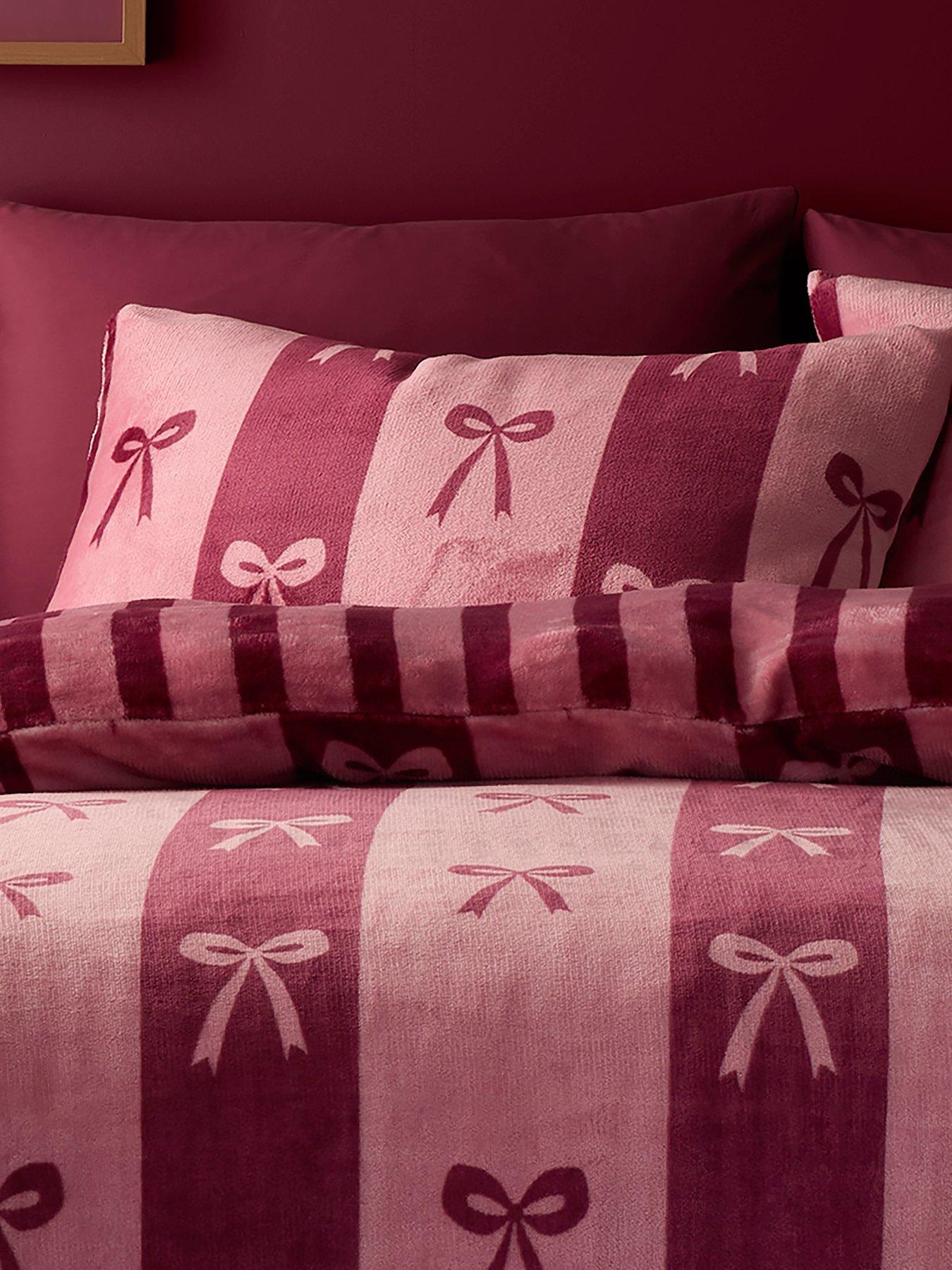 Image 3 of 5 of Fusion Bows Duvet Cover Set In Berry