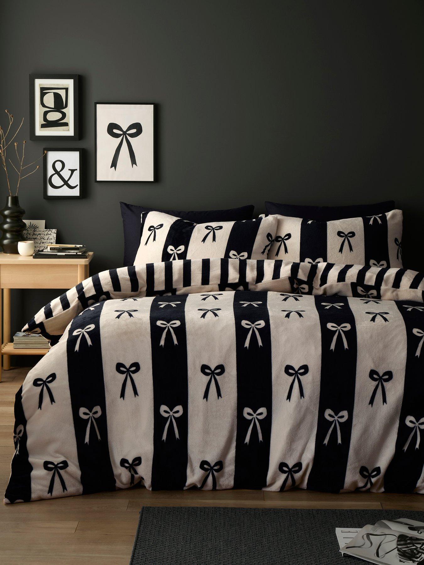 Fusion Snug Bows Monochrome Duvet Cover Set Single – Stripe Maximalist Bedding – Soft Touch Polyester – Includes 1 Duvet Cover (140 x 200cm) & 1 Pillowcase – Monochrome Stripe Bedroom Set - Image 4