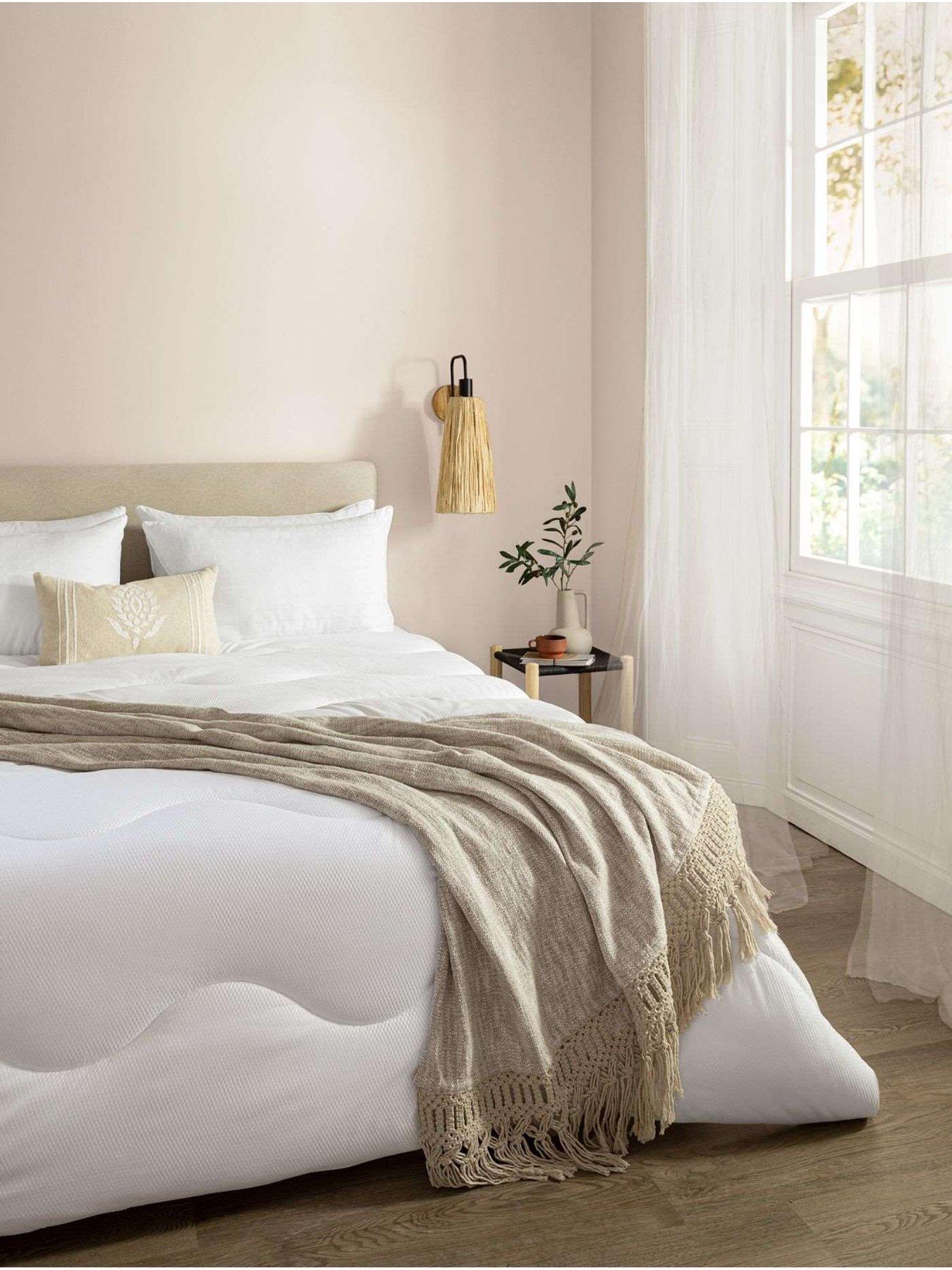 The Fine Bedding Company Breathe, Cooling  &  Moisture Wicking All Seasons Duvet