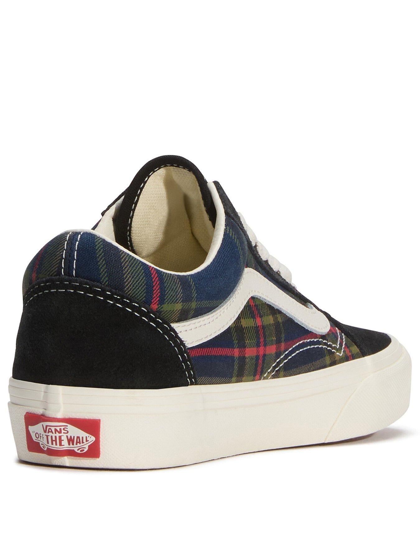 Image 3 of 3 of Vans Junior Plaid Old Skool Trainers - Black