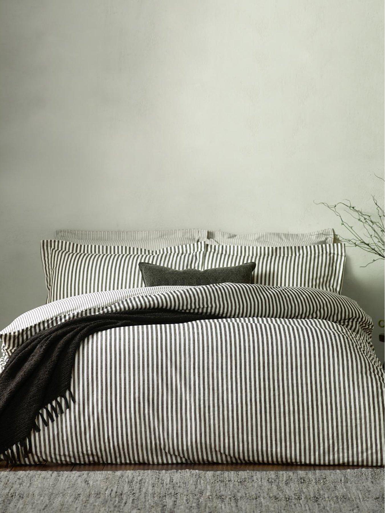 Image 1 of 4 of Yard Hebden Double Duvet Set Black