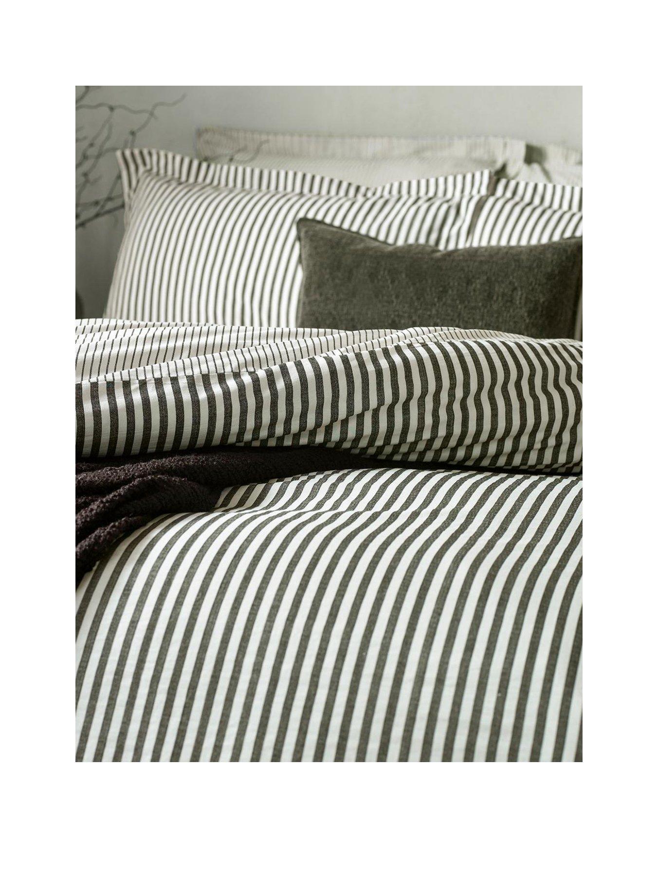 Image 2 of 4 of Yard Hebden Double Duvet Set Black