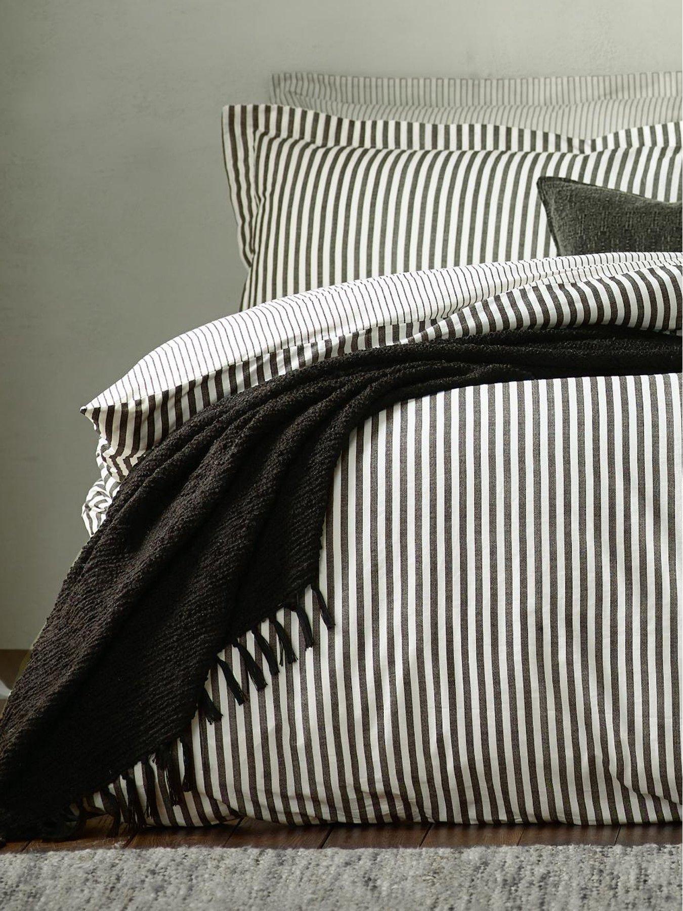Image 4 of 4 of Yard Hebden Double Duvet Set Black