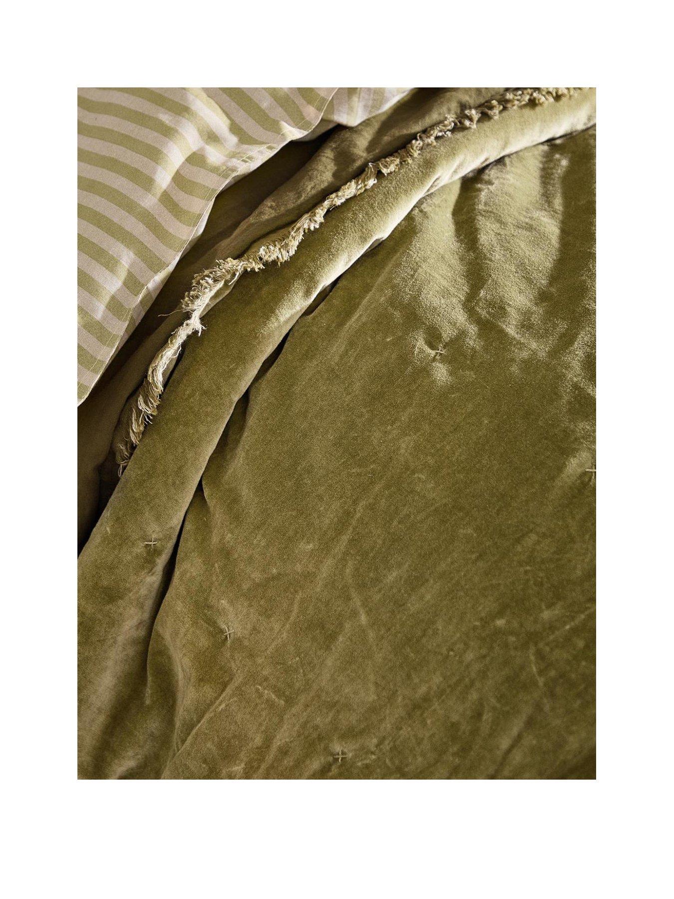 Image 2 of 4 of Yard Jaye 140x220 Filled Bedspread Moss