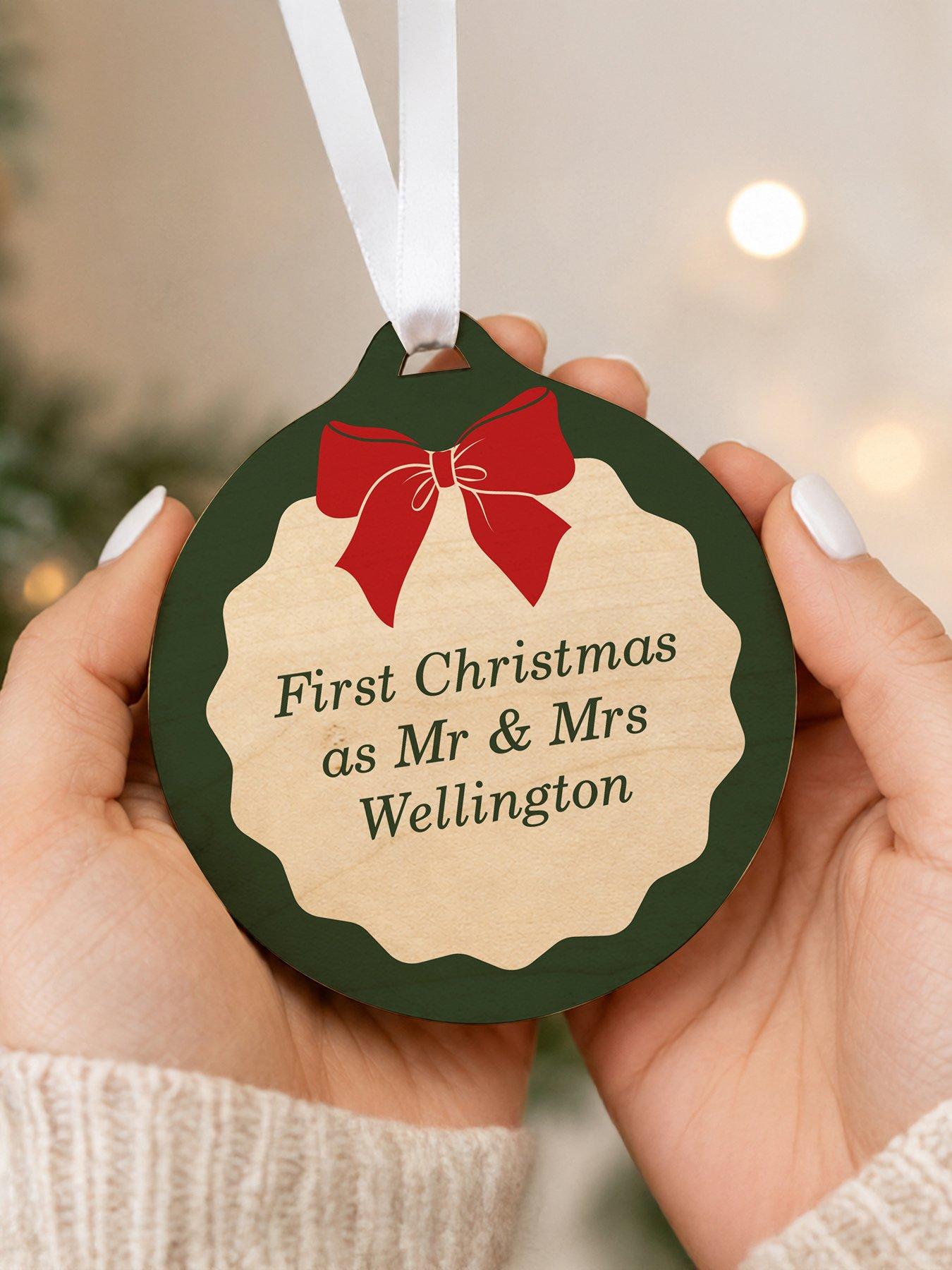 Image 2 of 3 of The Personalised Memento Company Personalised Green Scallop Bow Wooden Bauble
