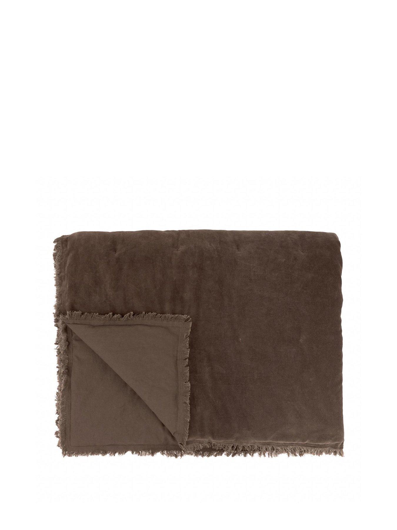 Image 2 of 4 of Yard Jaye 140x220 Bedspreadbitter Chocolate