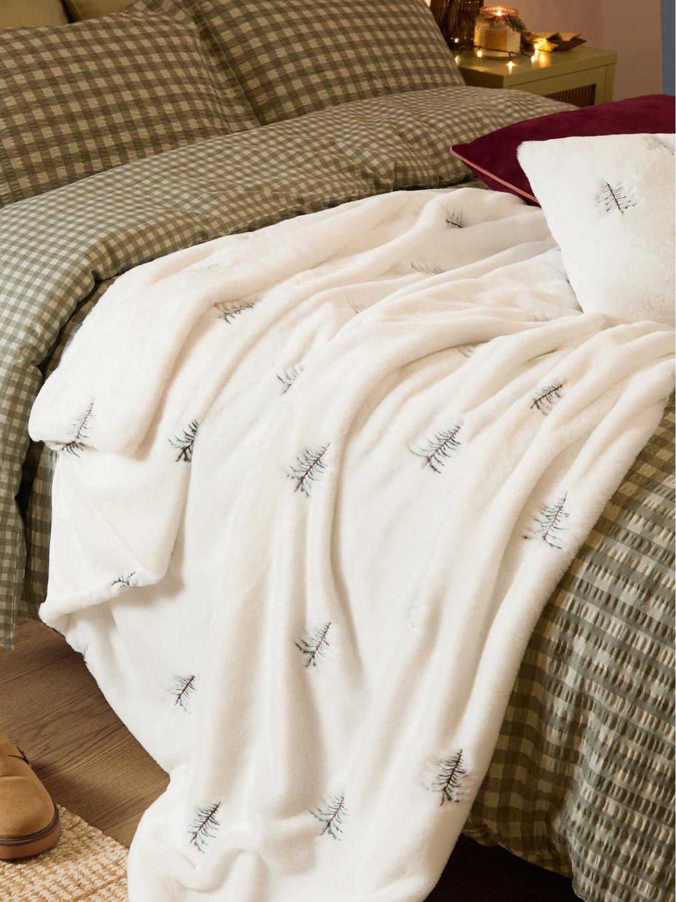 Furn Winter Pines 130x180 Throw Ecru