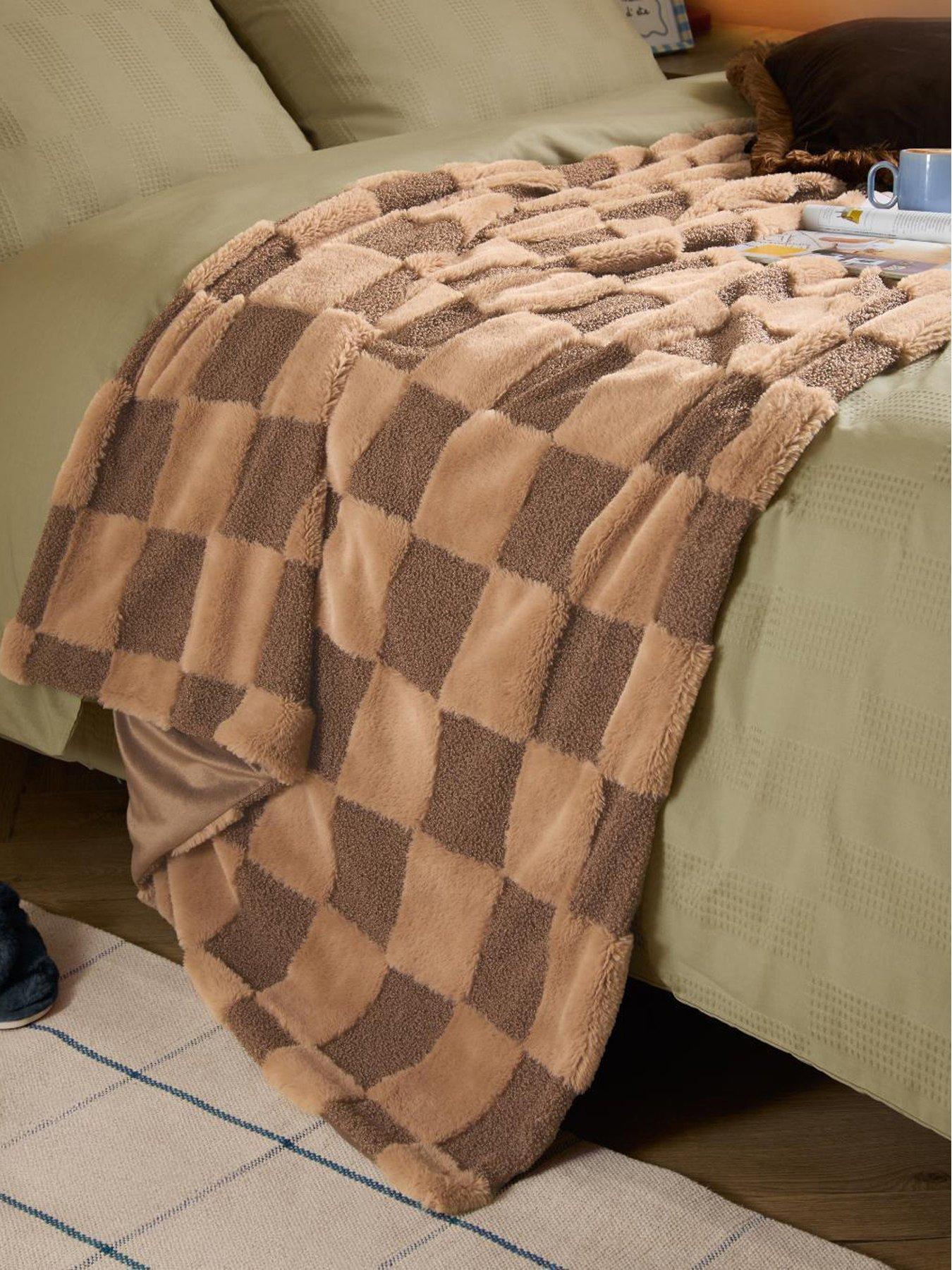 Furn Fur Boucle Check 140x180 Throw Chocolate Truffle