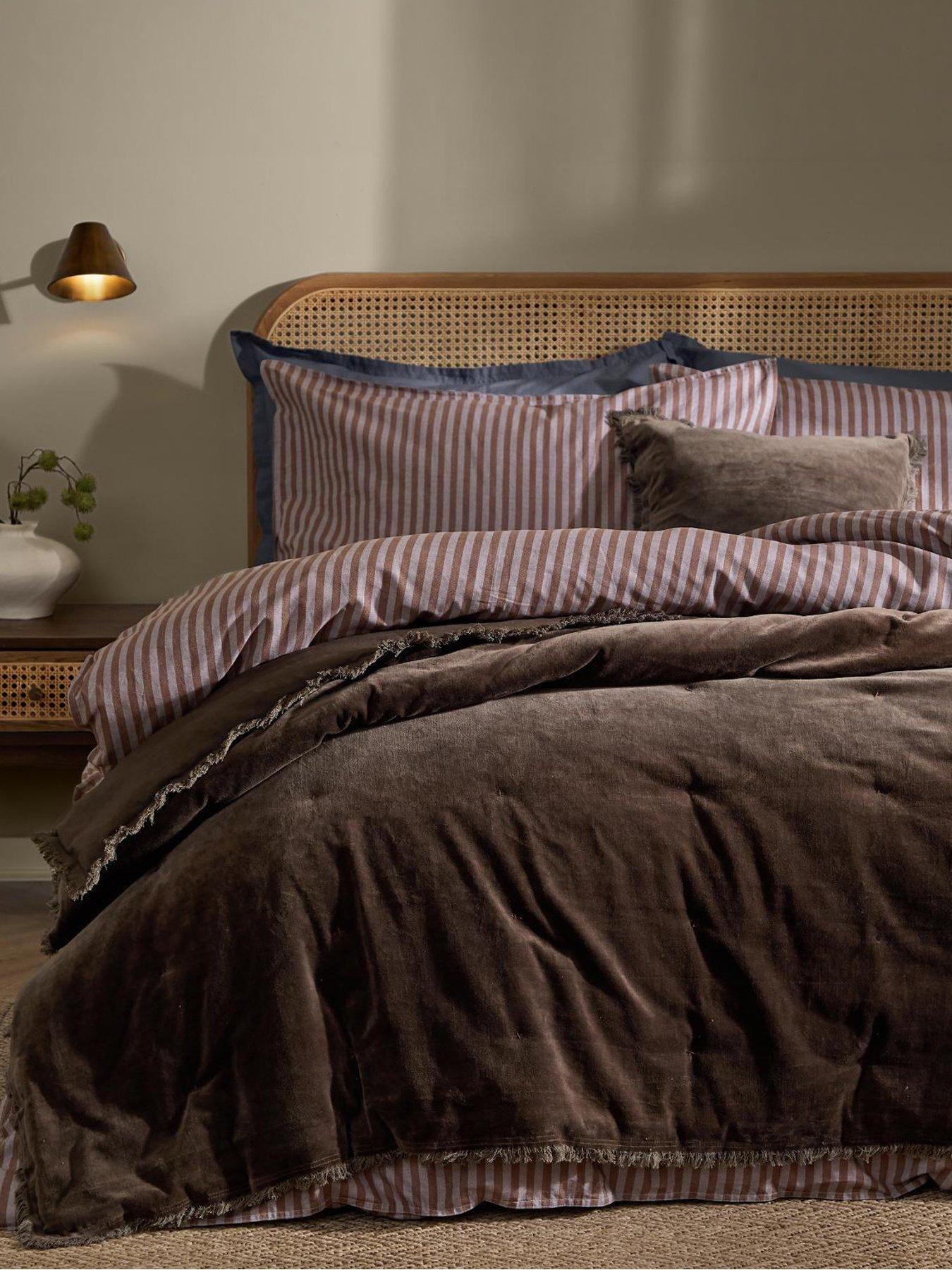 Image 5 of 5 of Yard Jaye 45x45 Polyester Cushion Bitter Chocolate