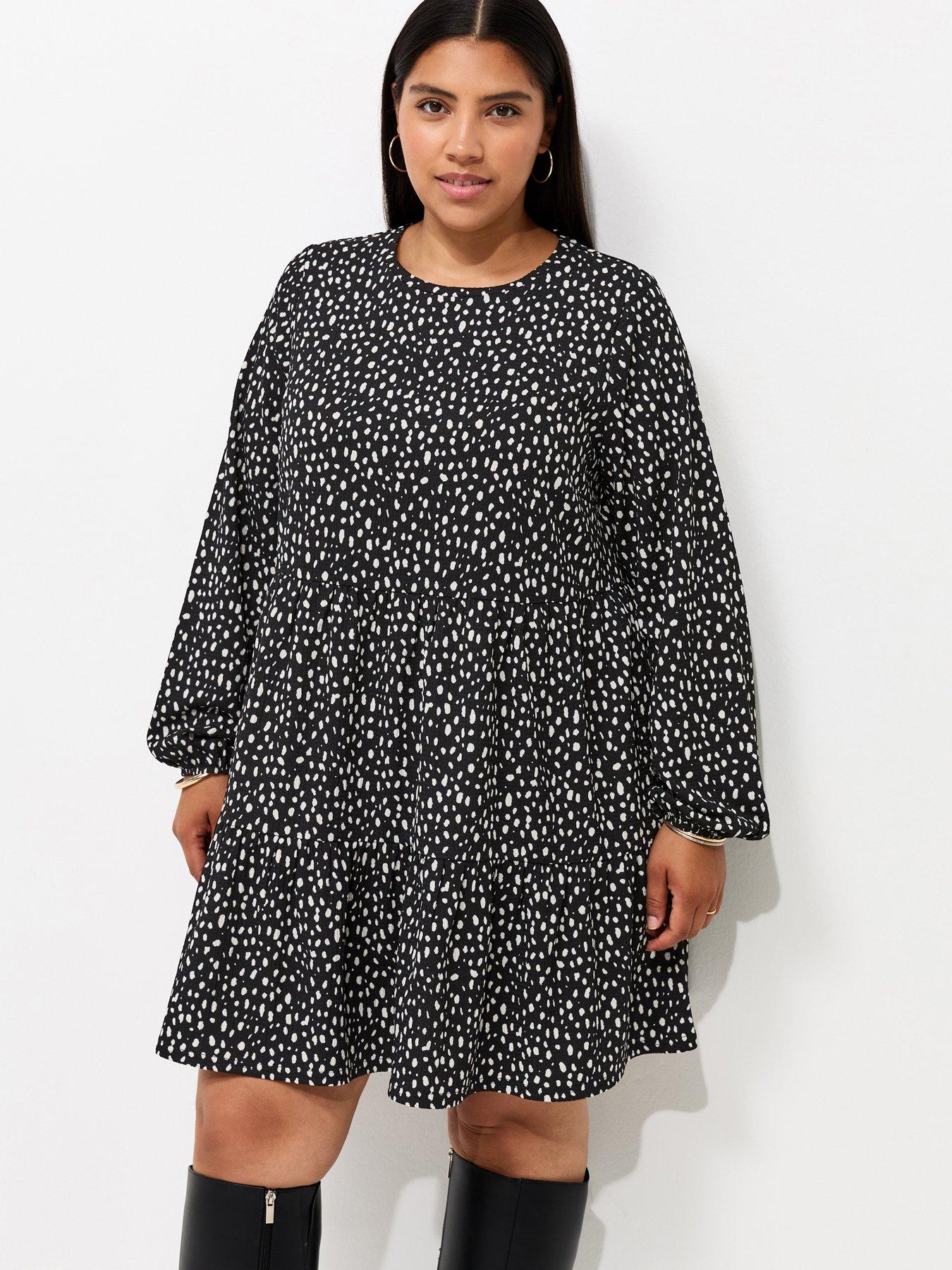 Image 1 of 5 of New Look Curves Crinkle Texture Abstract Print Mini Smock Dress - Black