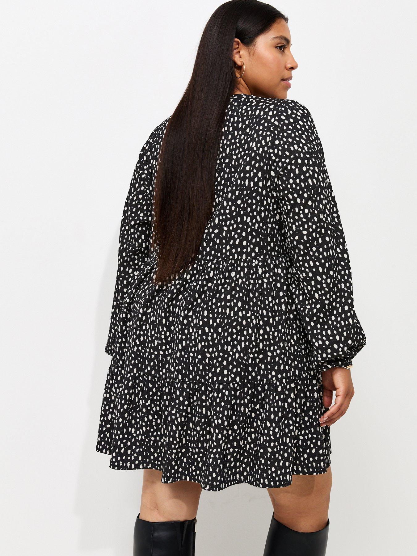 Image 2 of 5 of New Look Curves Crinkle Texture Abstract Print Mini Smock Dress - Black