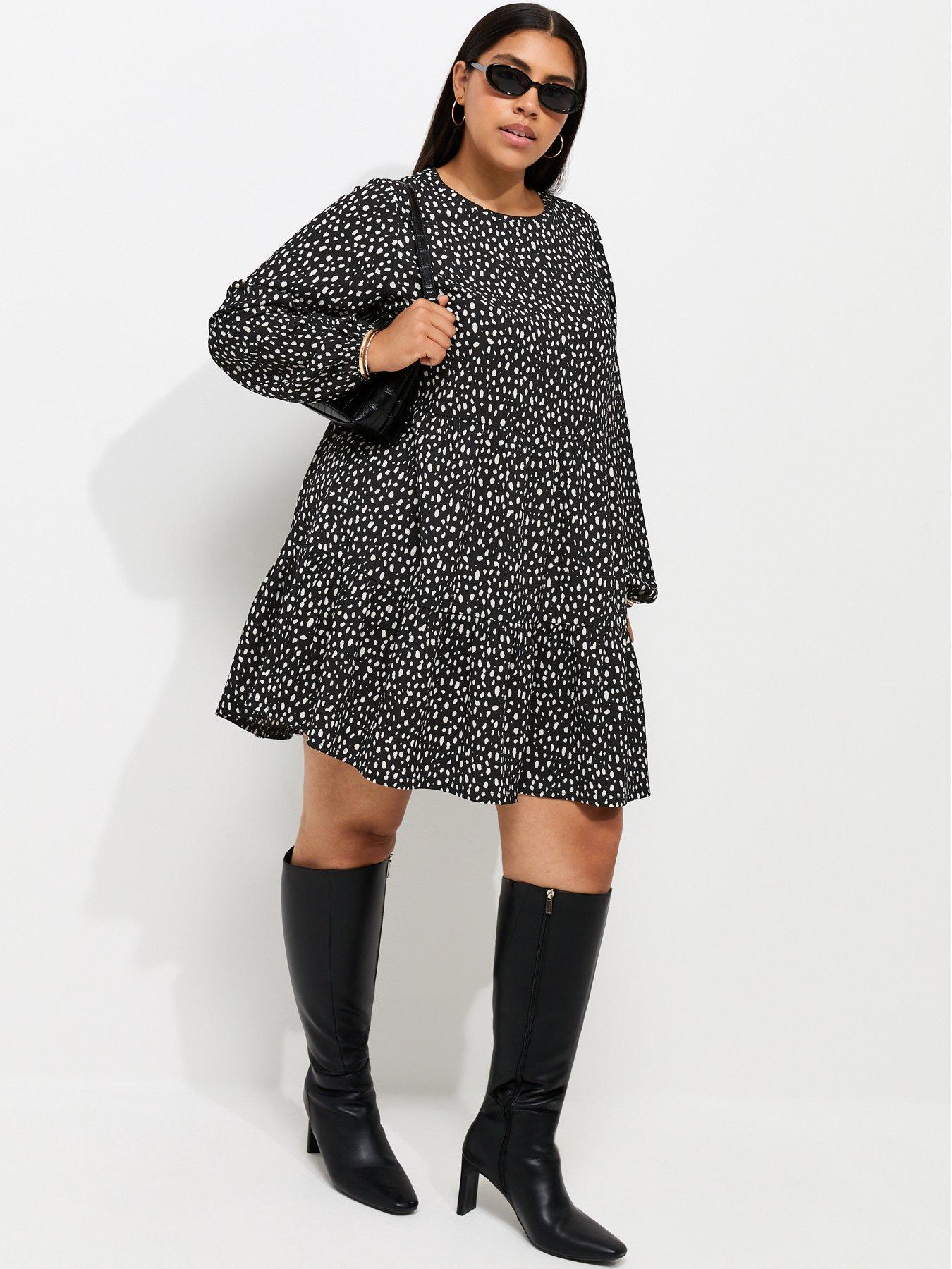Image 3 of 5 of New Look Curves Crinkle Texture Abstract Print Mini Smock Dress - Black