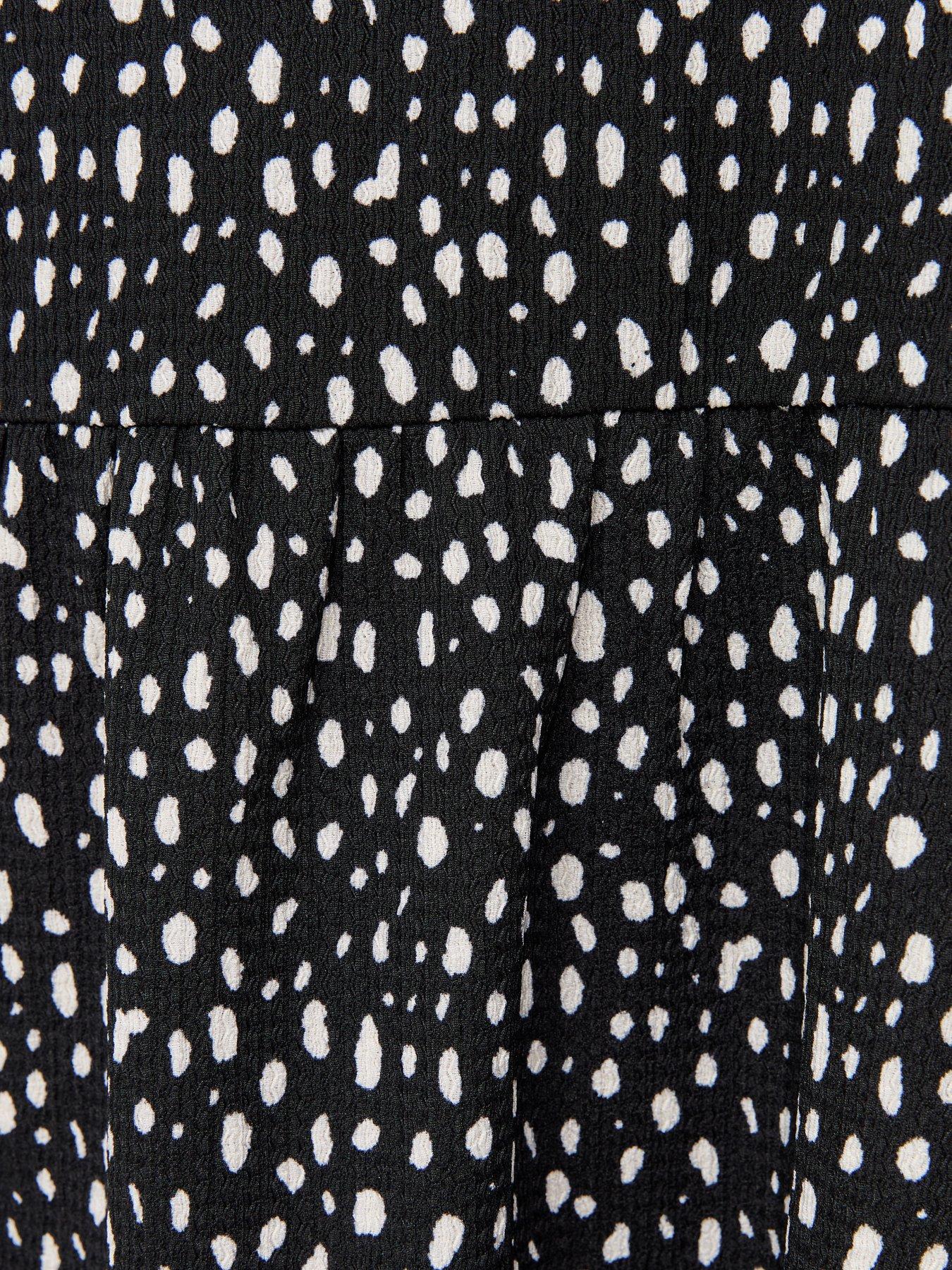 Image 5 of 5 of New Look Curves Crinkle Texture Abstract Print Mini Smock Dress - Black