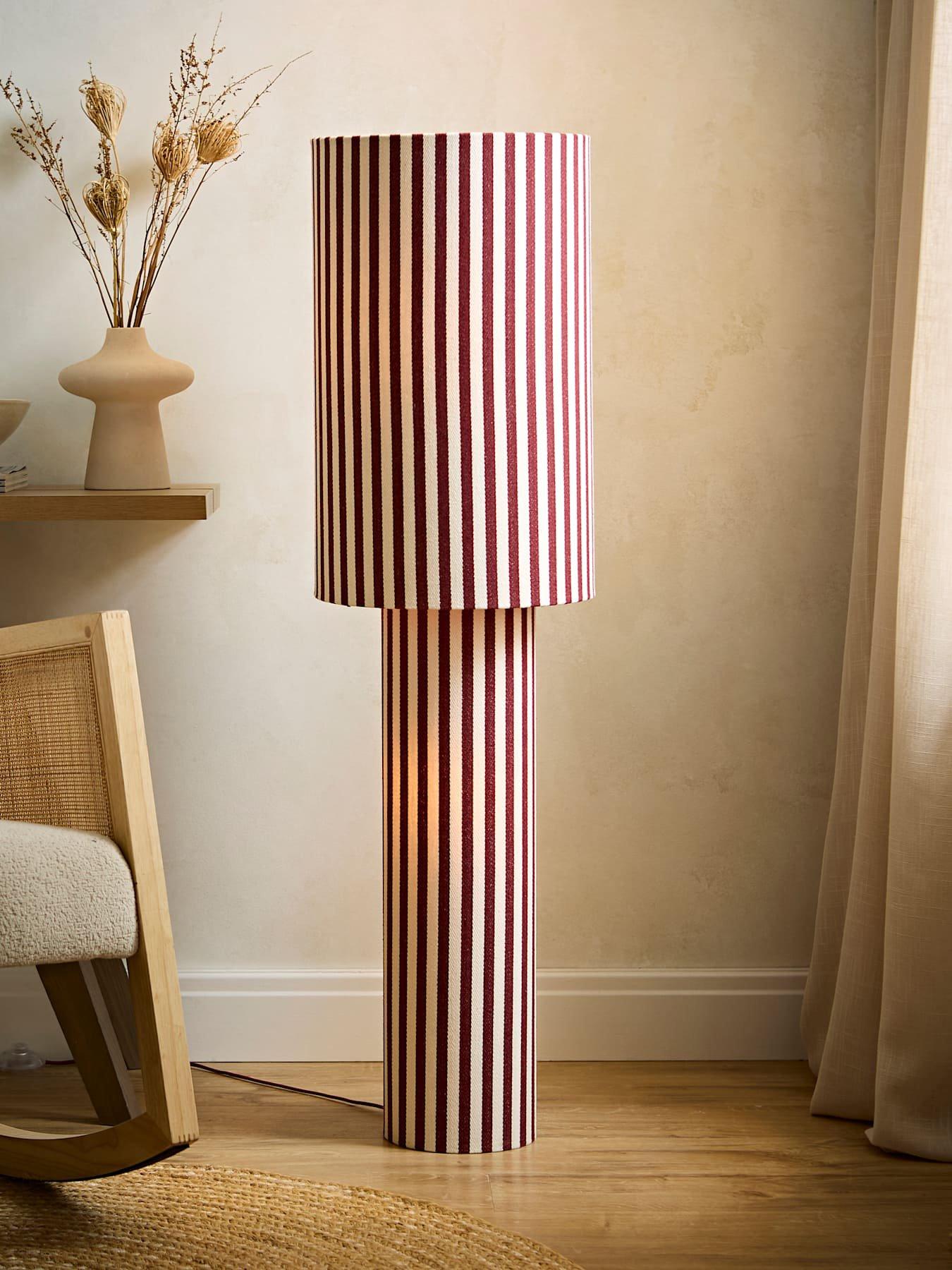 ValueLights Florence Burgundy Deckchair Linen Midi Floor Lamp and Warm White Bulb