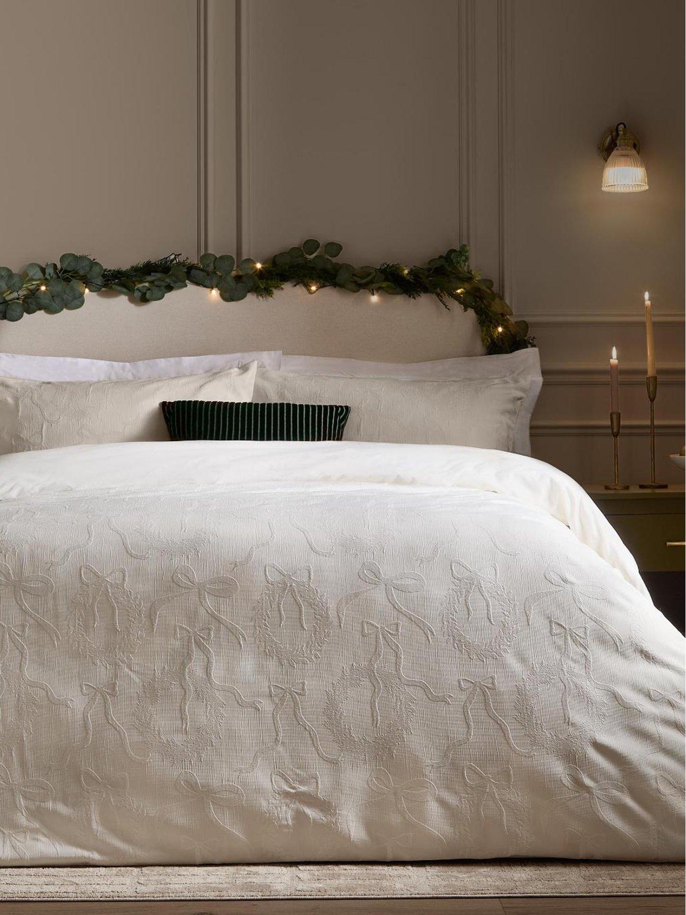 Christmas Double Winter Wreath Jacquard Duvet Cover Set White Paoletti - Image 5
