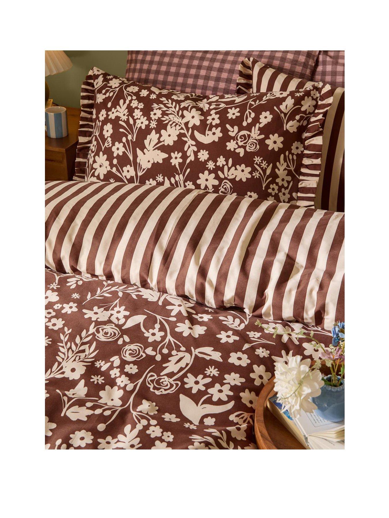 Image 2 of 4 of Furn Posie Duvet Set Chocolate